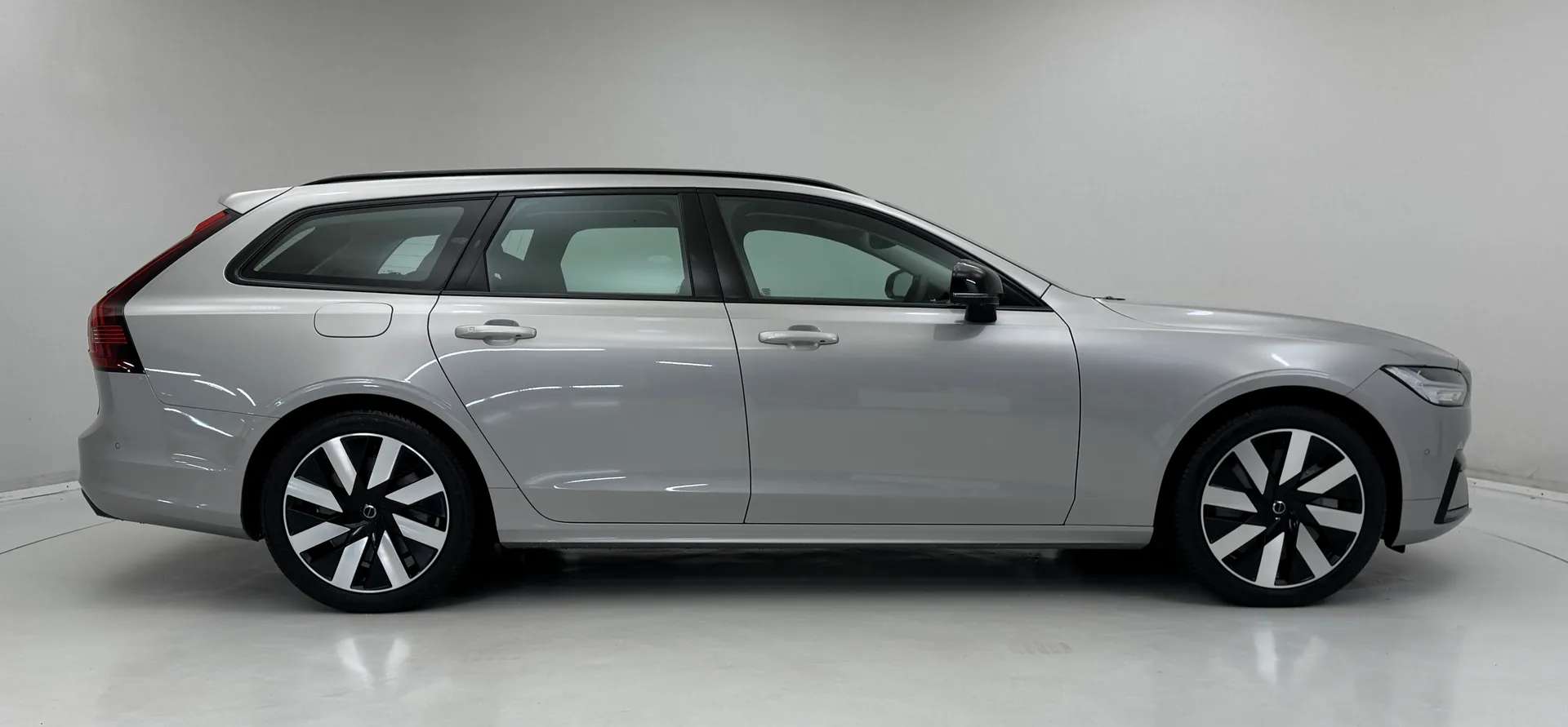 2025 VOLVO V90 2025 VOLVO V90
