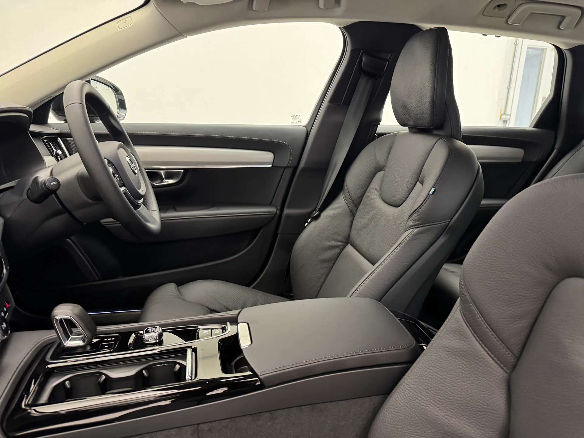 2025 VOLVO V90 2025 VOLVO V90