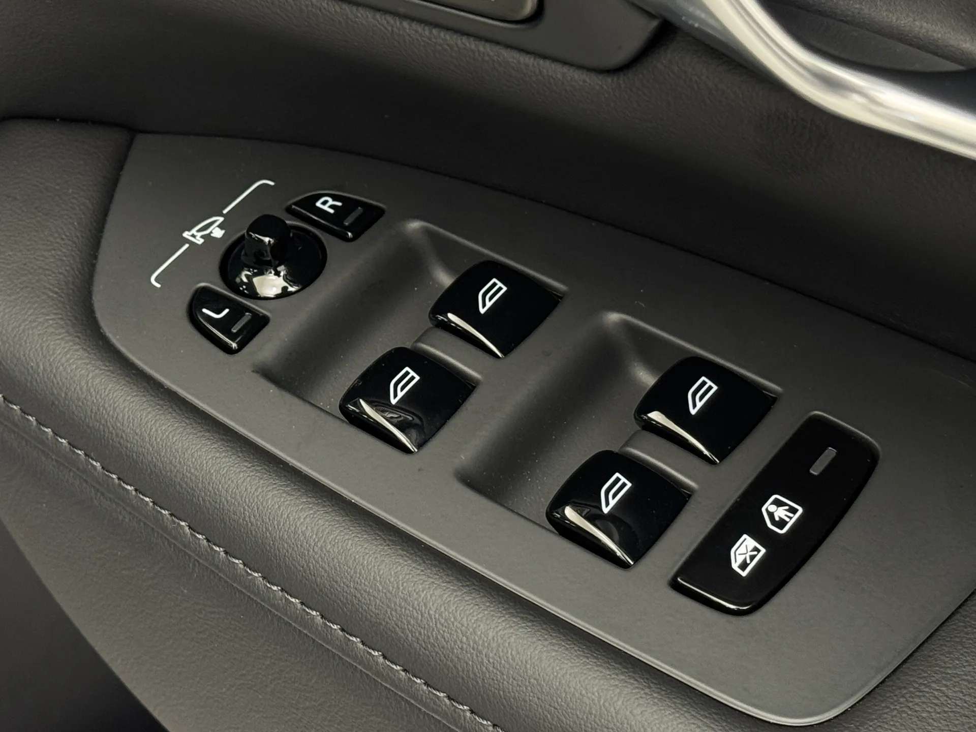 2025 VOLVO V90 2025 VOLVO V90