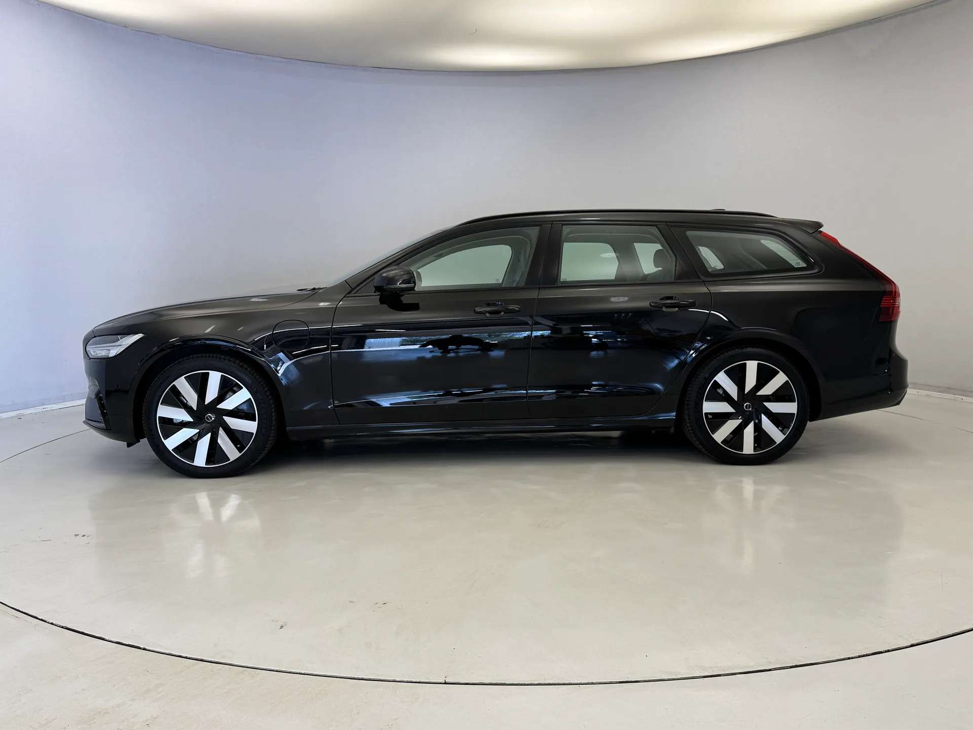 2025 VOLVO V90 2025 VOLVO V90