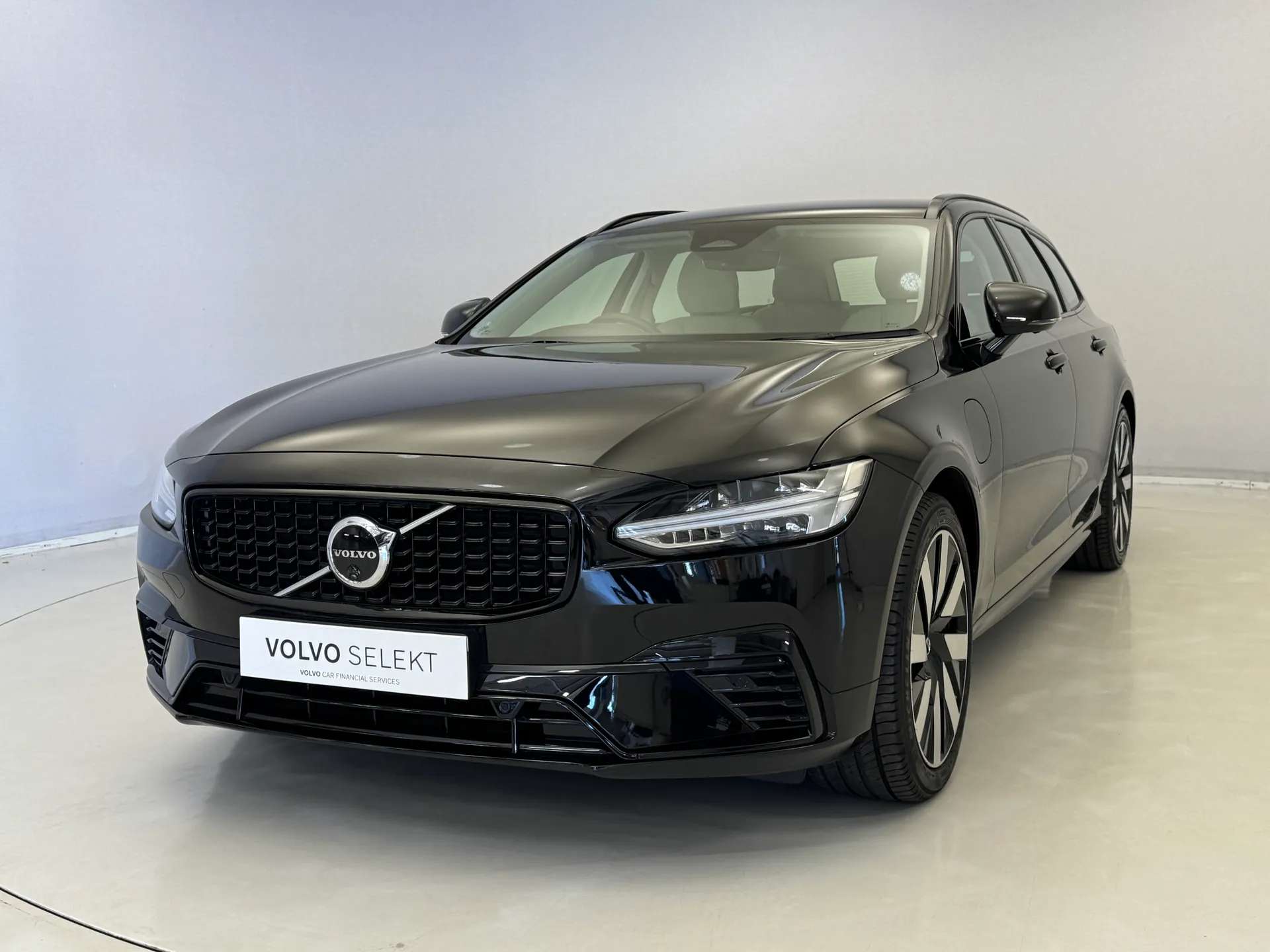 2025 VOLVO V90 2025 VOLVO V90