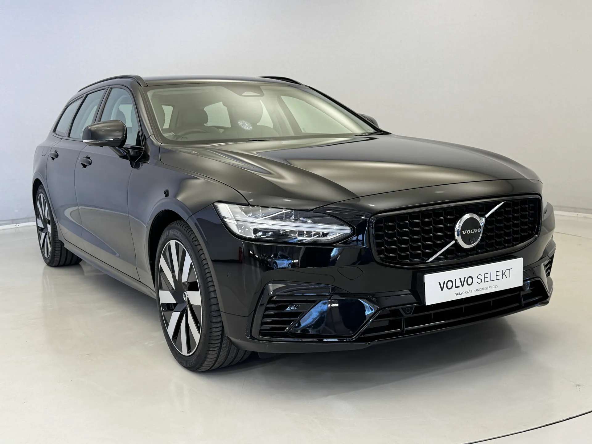 2025 VOLVO V90 2025 VOLVO V90
