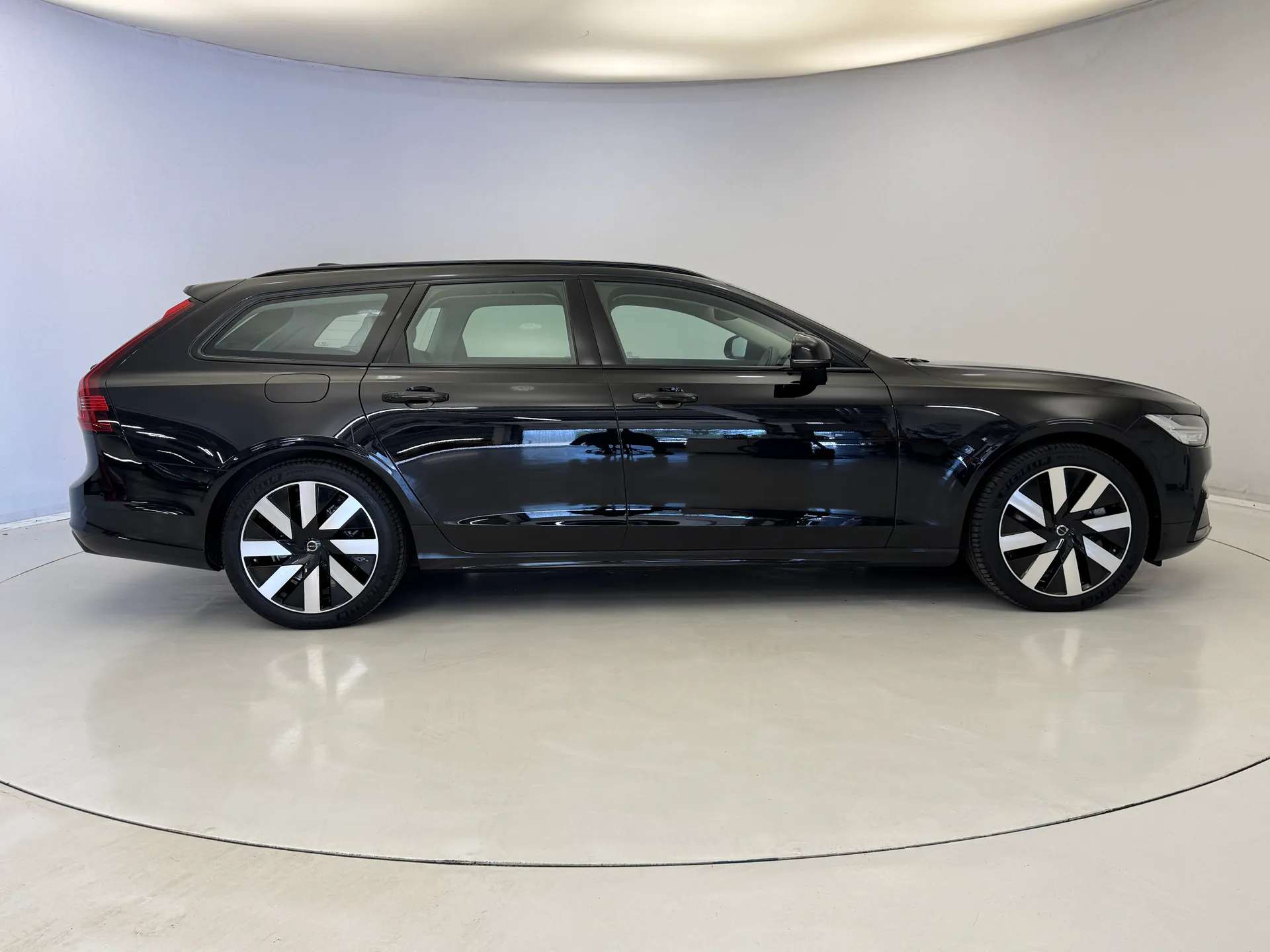 2025 VOLVO V90 2025 VOLVO V90