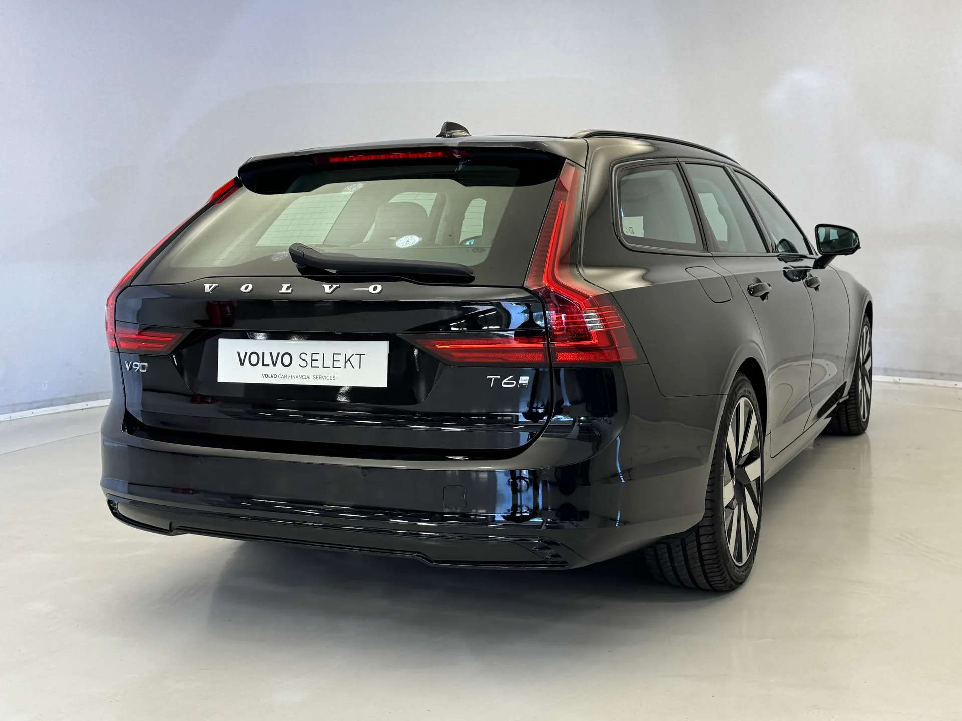 2025 VOLVO V90 2025 VOLVO V90
