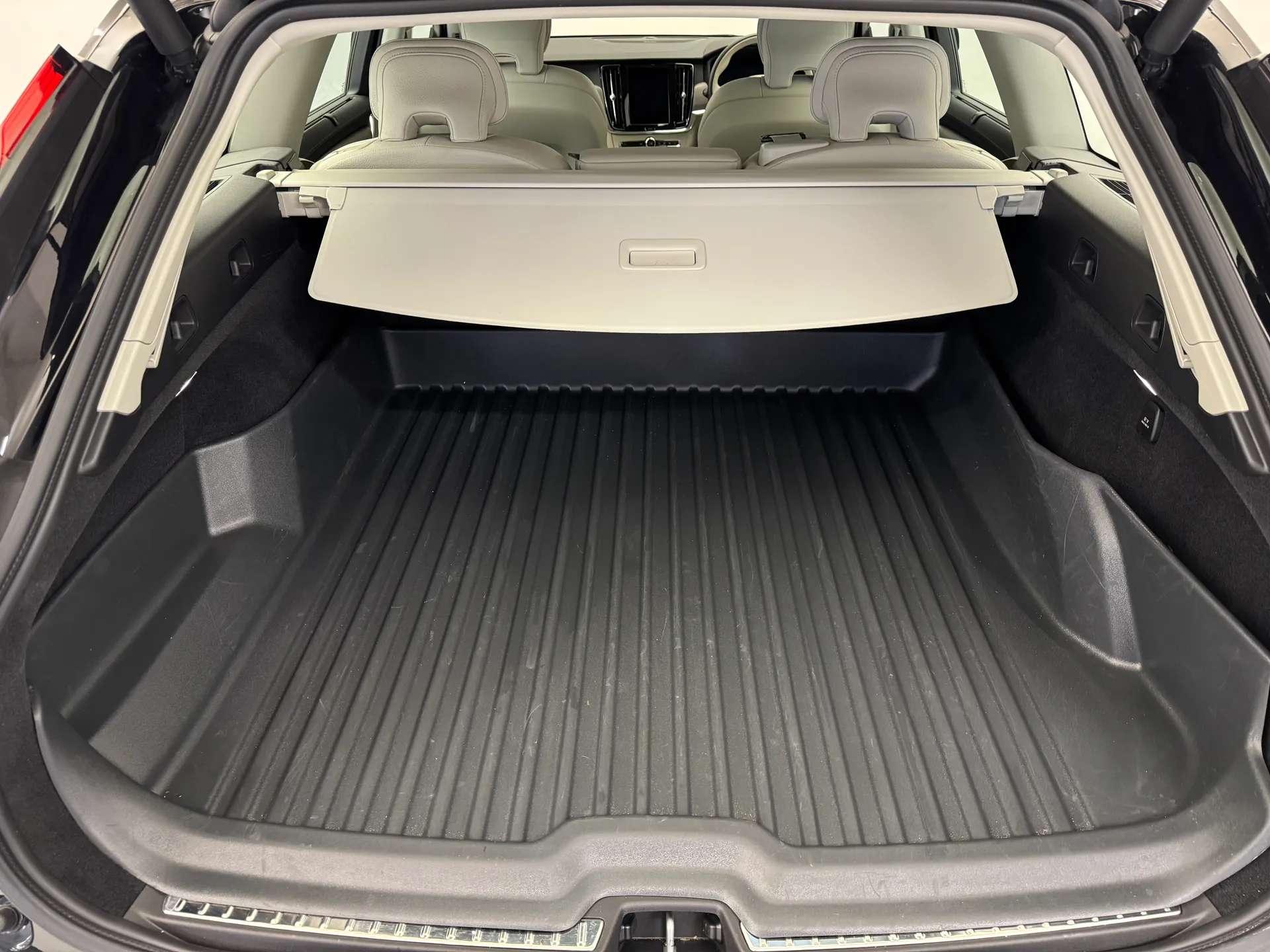 2025 VOLVO V90 2025 VOLVO V90