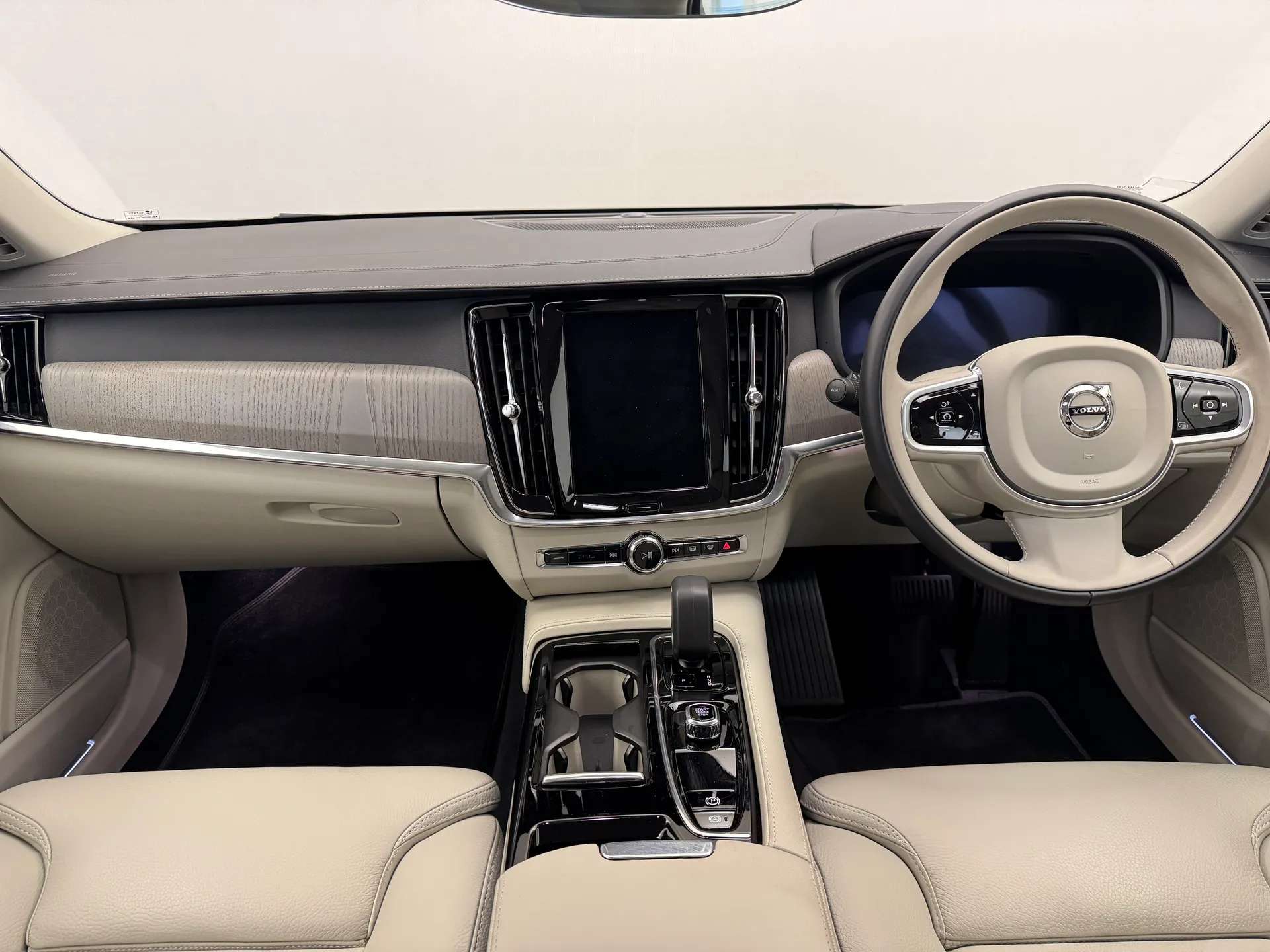 2025 VOLVO V90 2025 VOLVO V90
