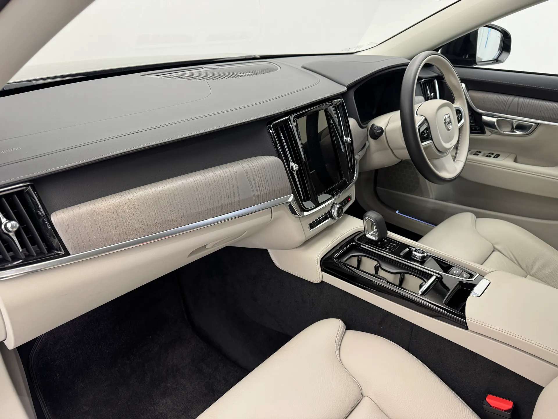 2025 VOLVO V90 2025 VOLVO V90