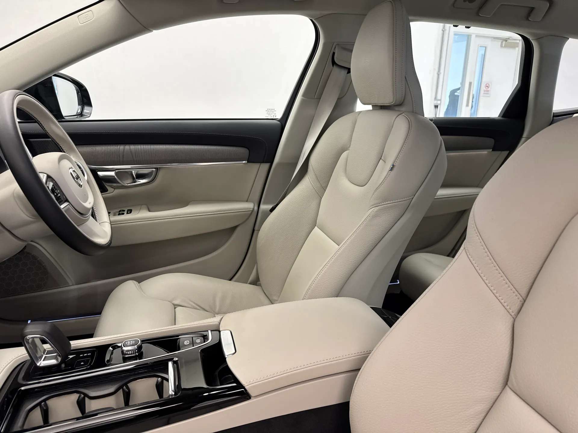2025 VOLVO V90 2025 VOLVO V90