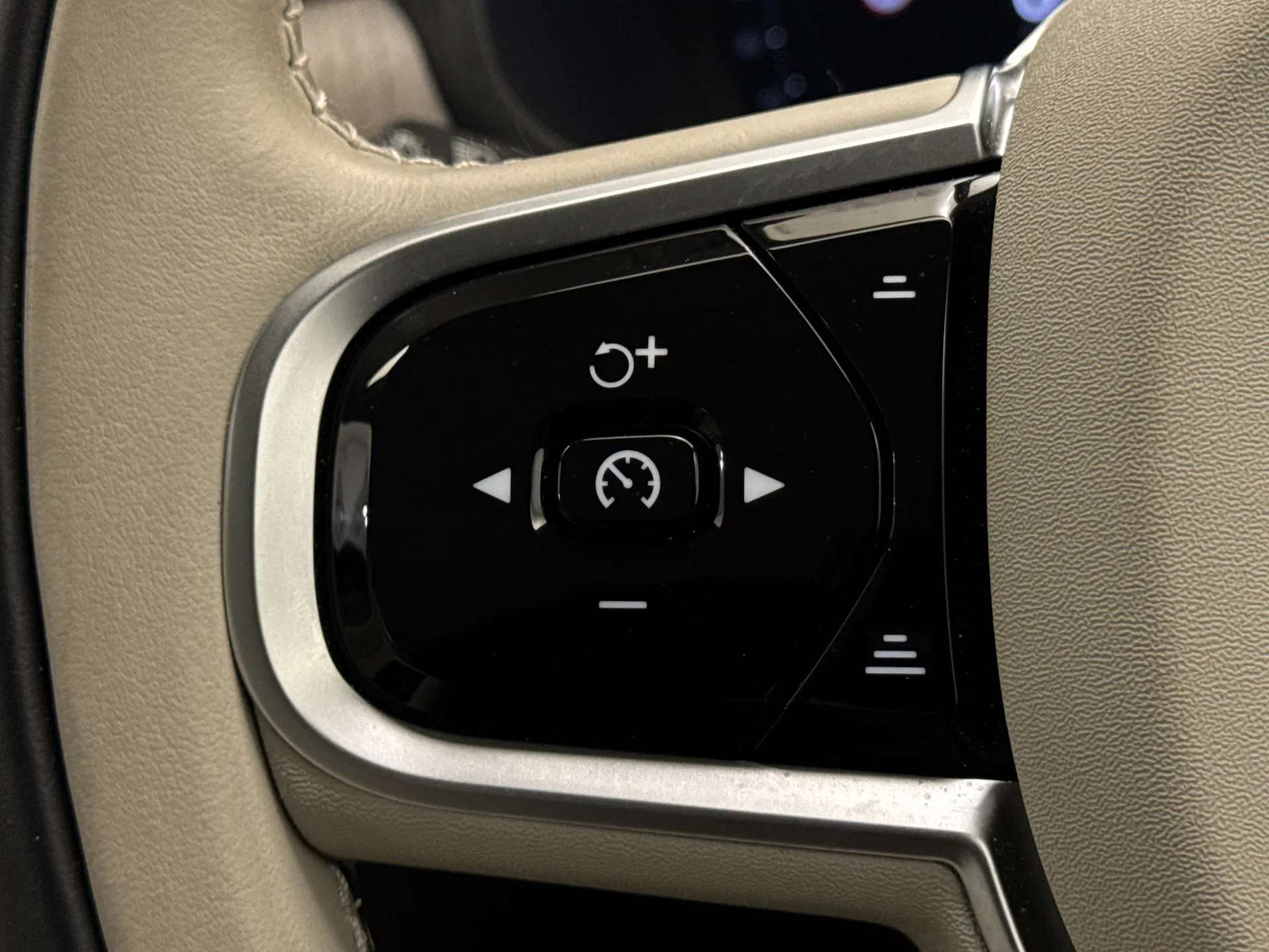 2025 VOLVO V90 2025 VOLVO V90