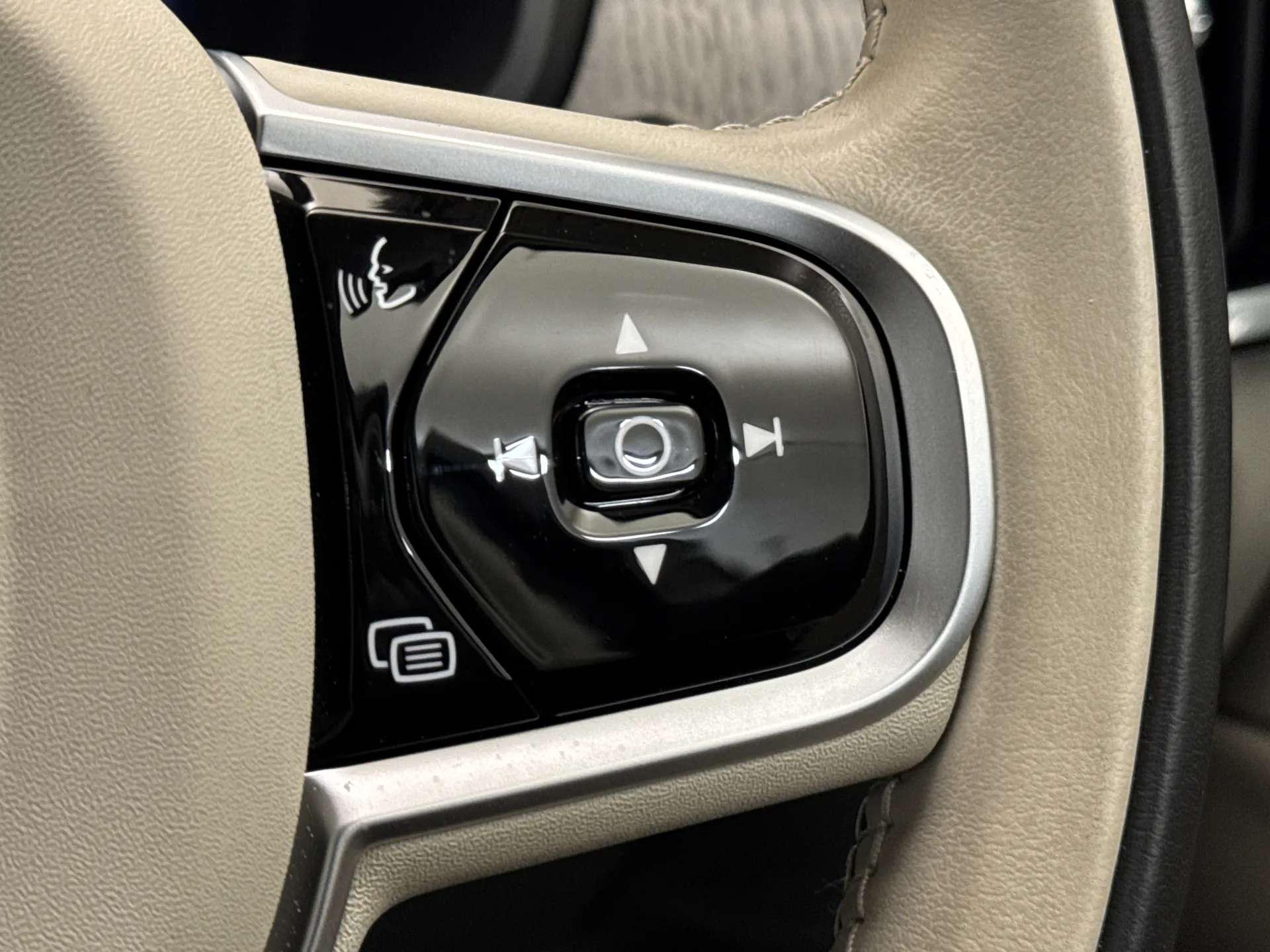 2025 VOLVO V90 2025 VOLVO V90