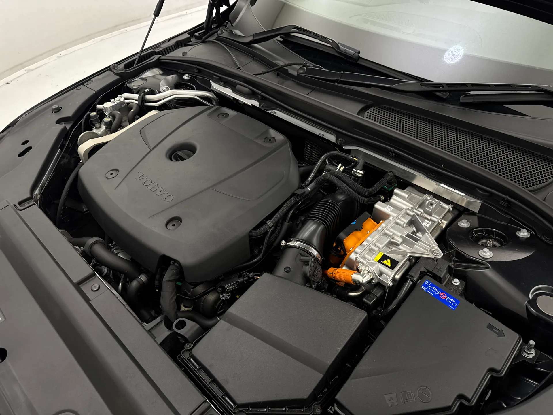 2025 VOLVO V90 2025 VOLVO V90