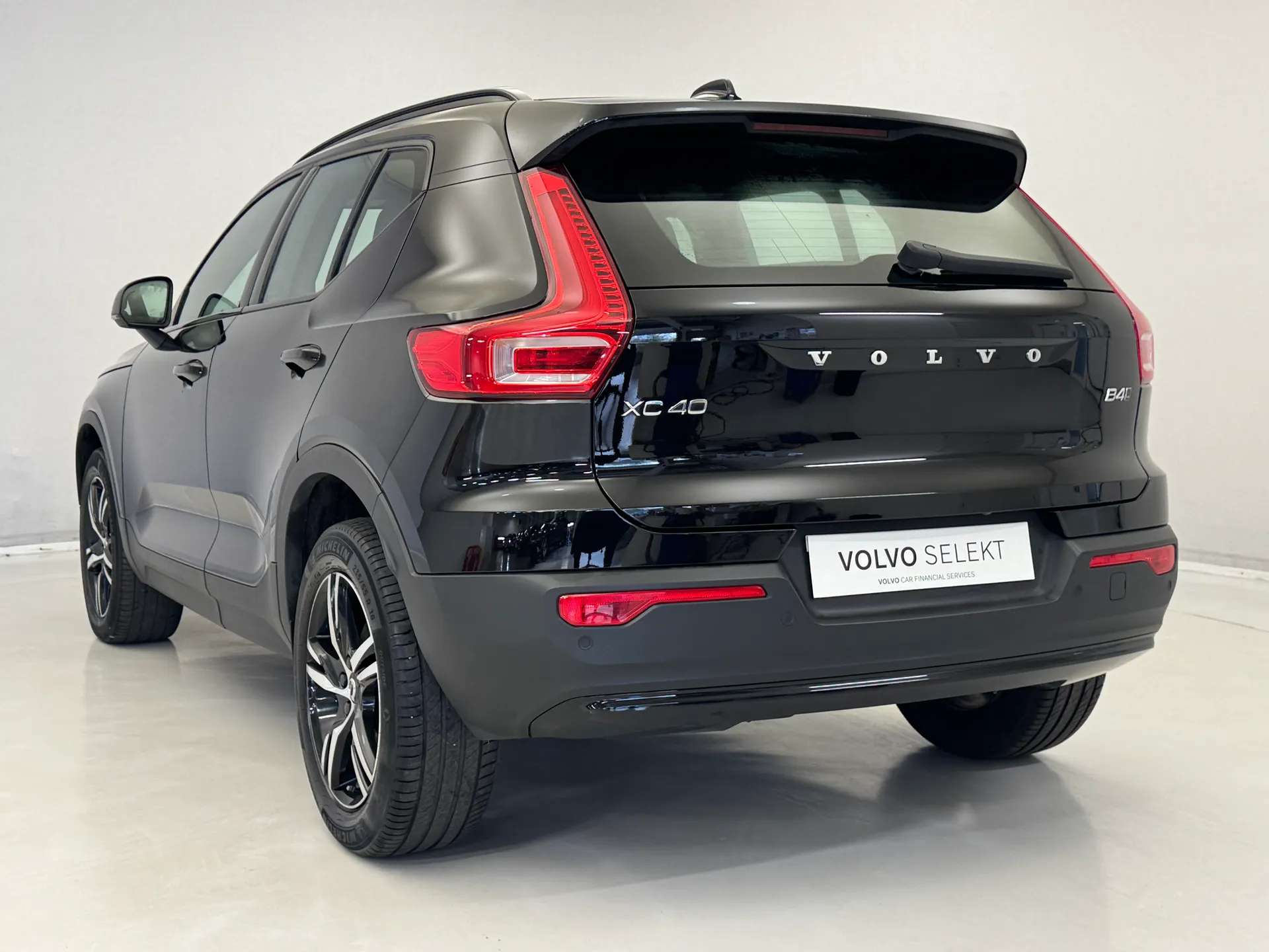 2022 VOLVO XC40 2022 VOLVO XC40
