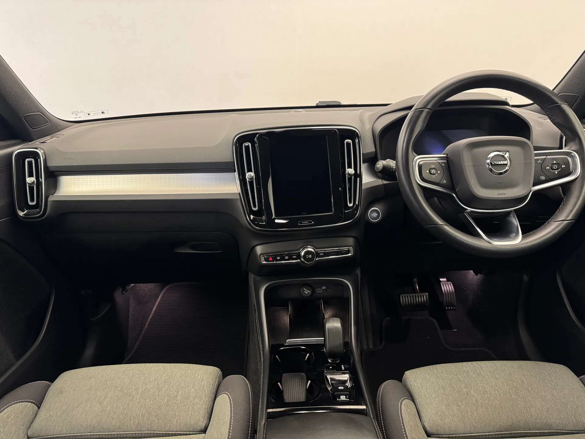 2022 VOLVO XC40 2022 VOLVO XC40