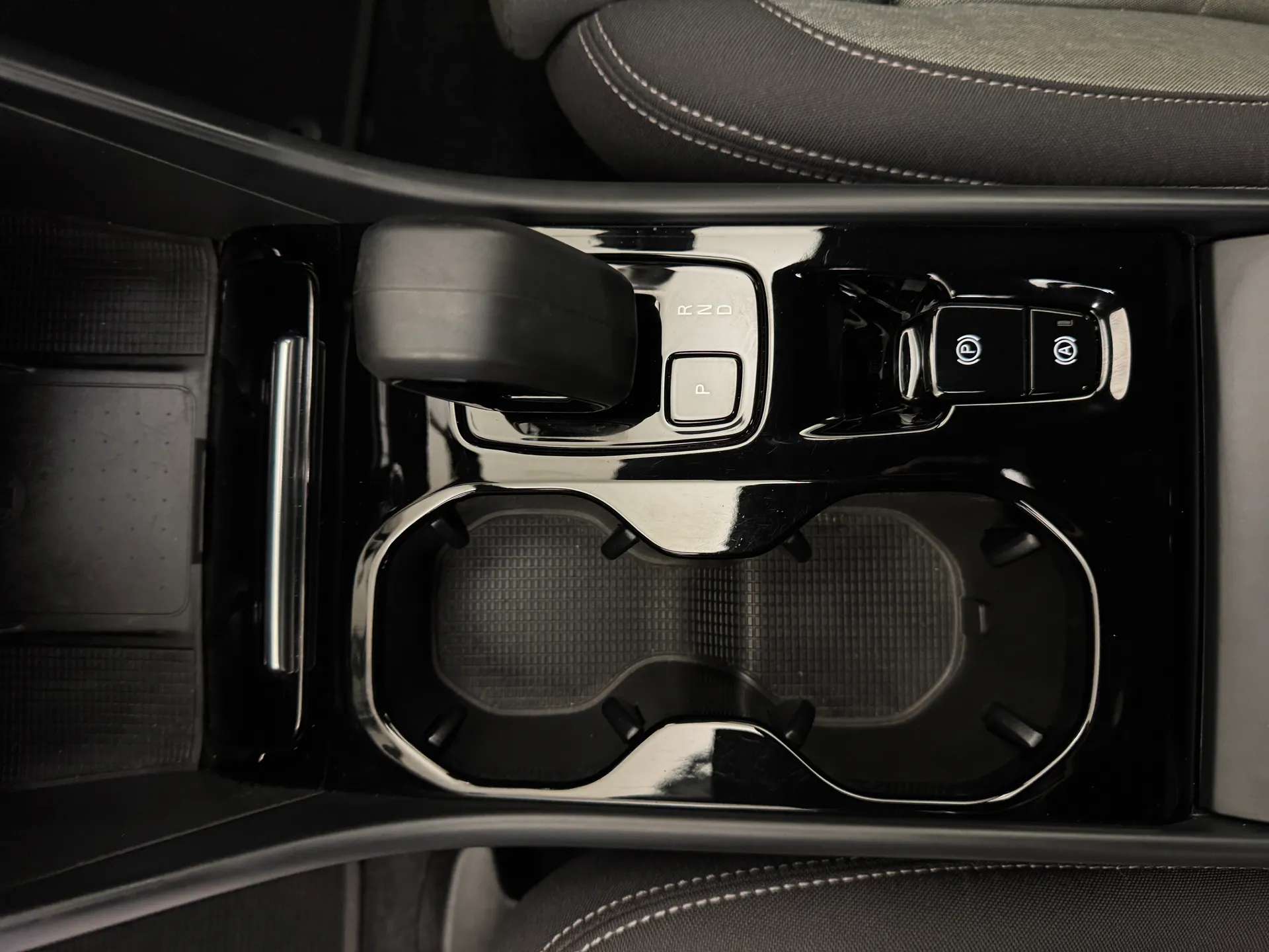 2022 VOLVO XC40 2022 VOLVO XC40