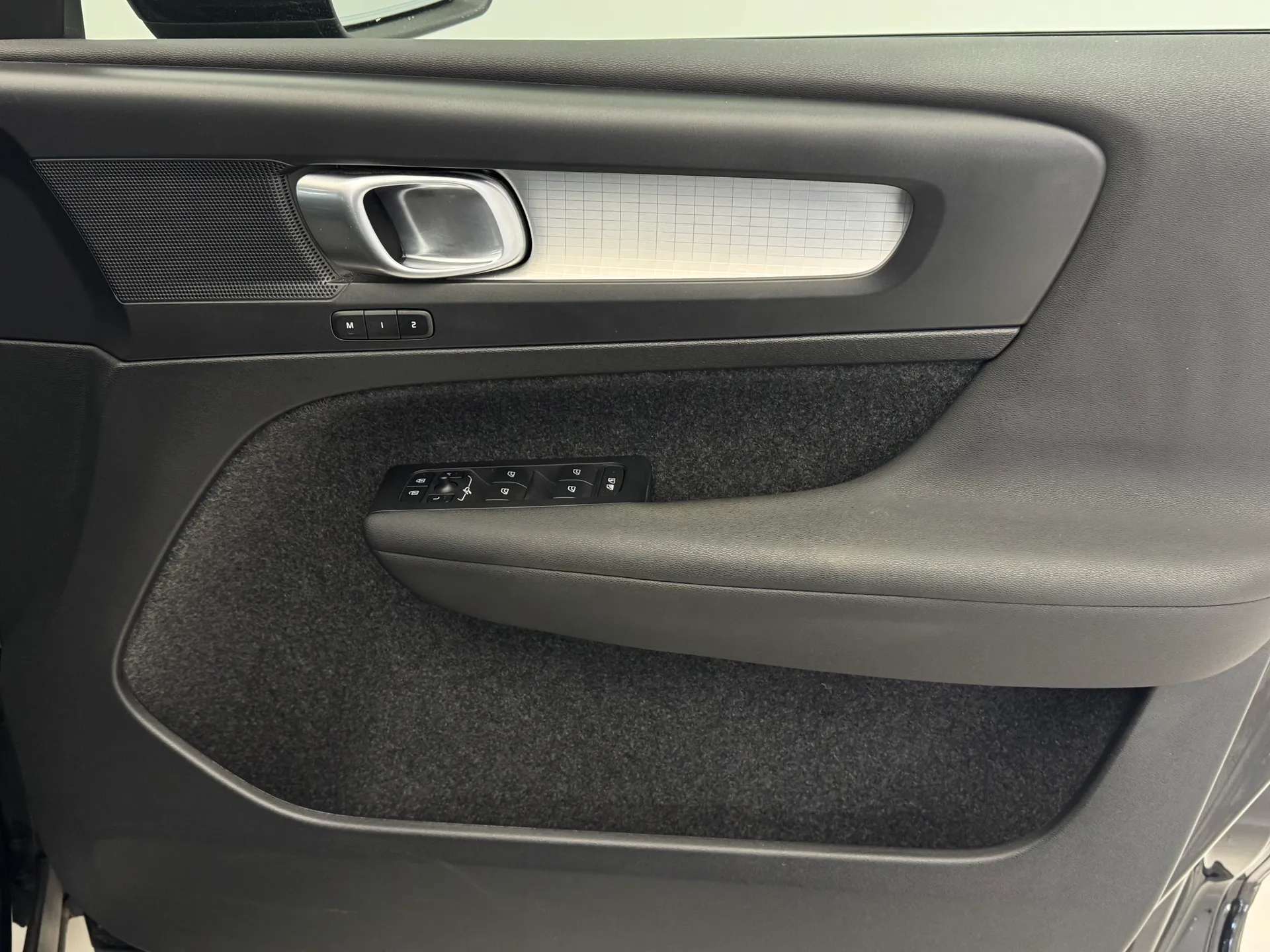 2022 VOLVO XC40 2022 VOLVO XC40