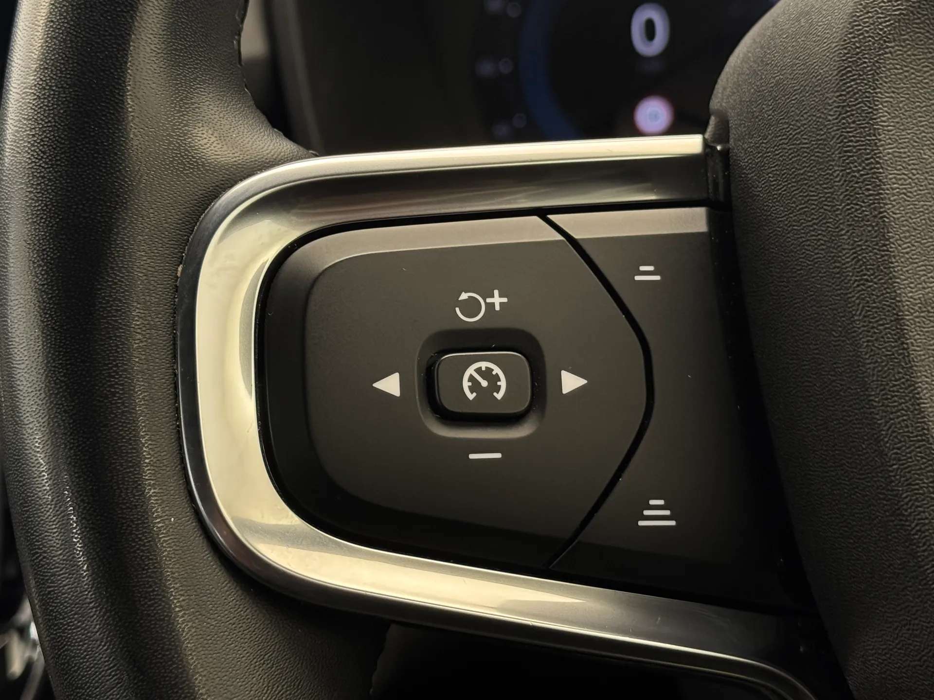 2022 VOLVO XC40 2022 VOLVO XC40