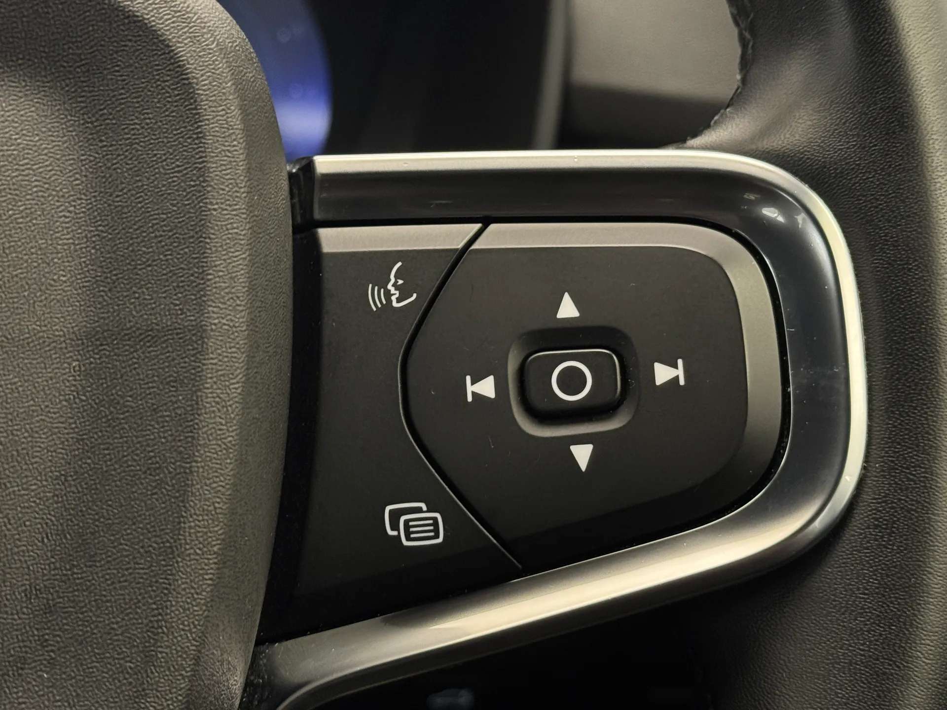 2022 VOLVO XC40 2022 VOLVO XC40