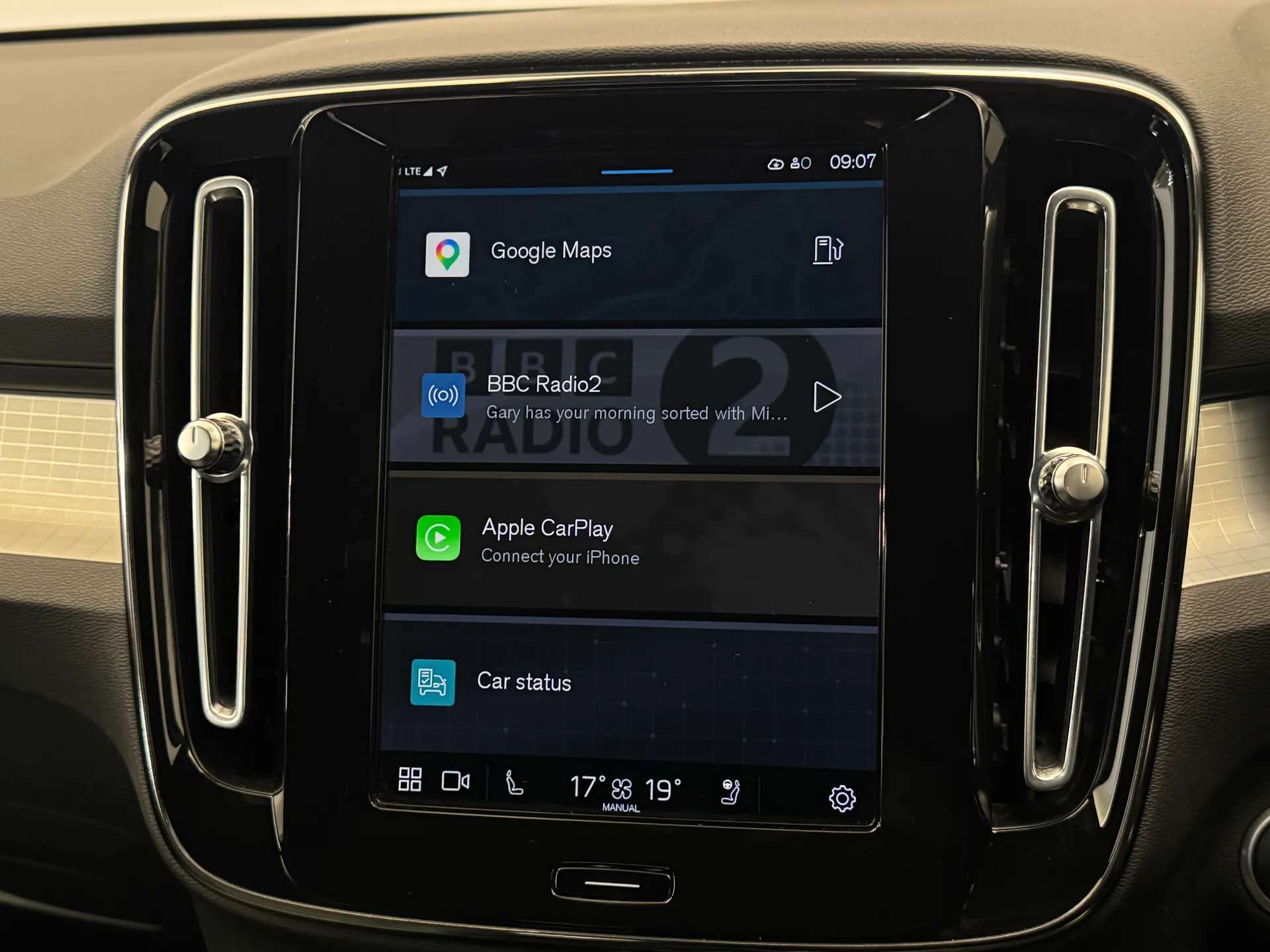 2022 VOLVO XC40 2022 VOLVO XC40