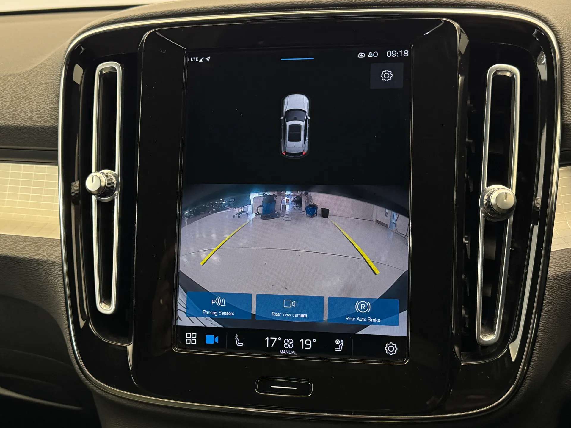 2022 VOLVO XC40 2022 VOLVO XC40