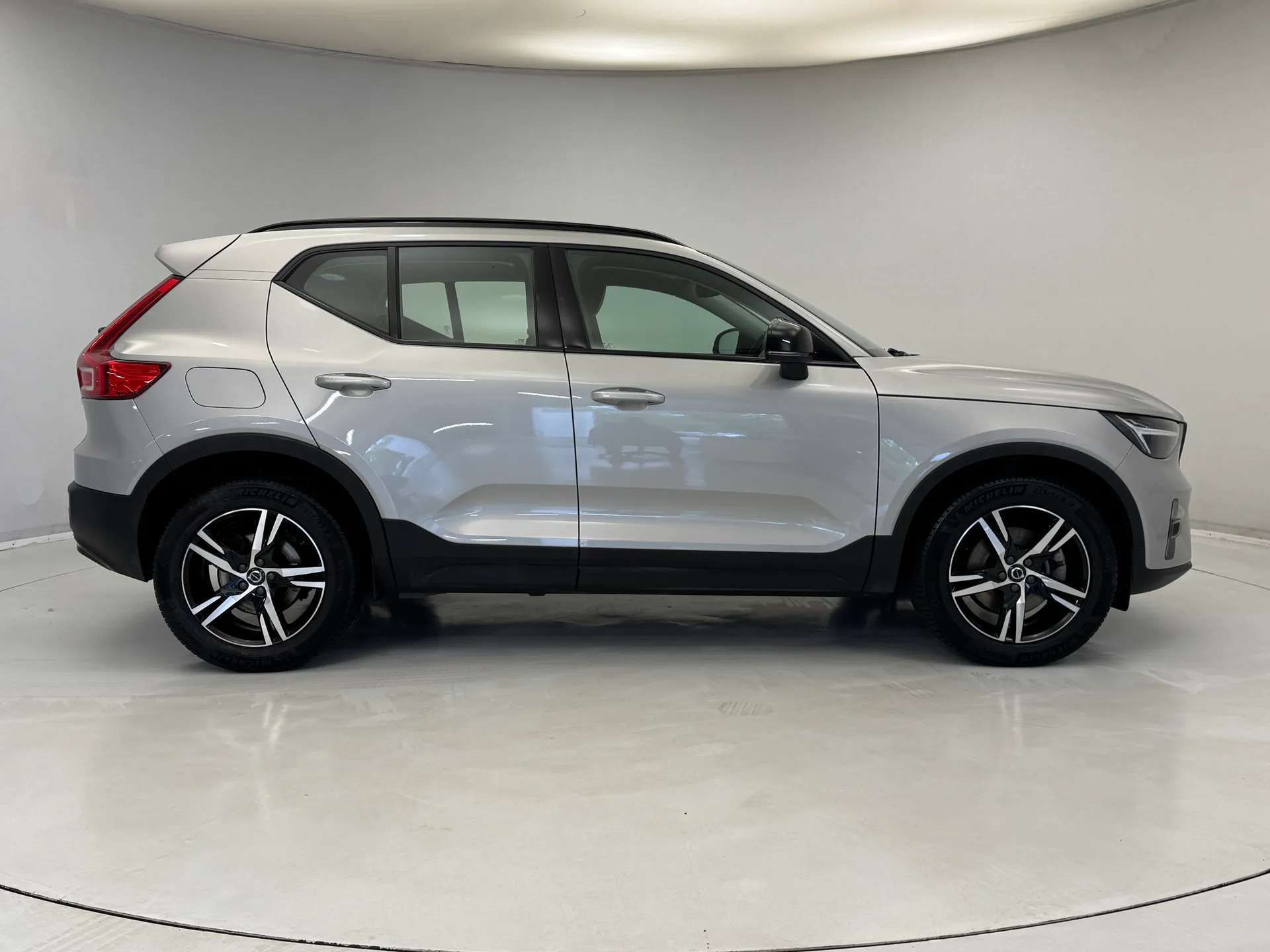 2022 VOLVO XC40 2022 VOLVO XC40