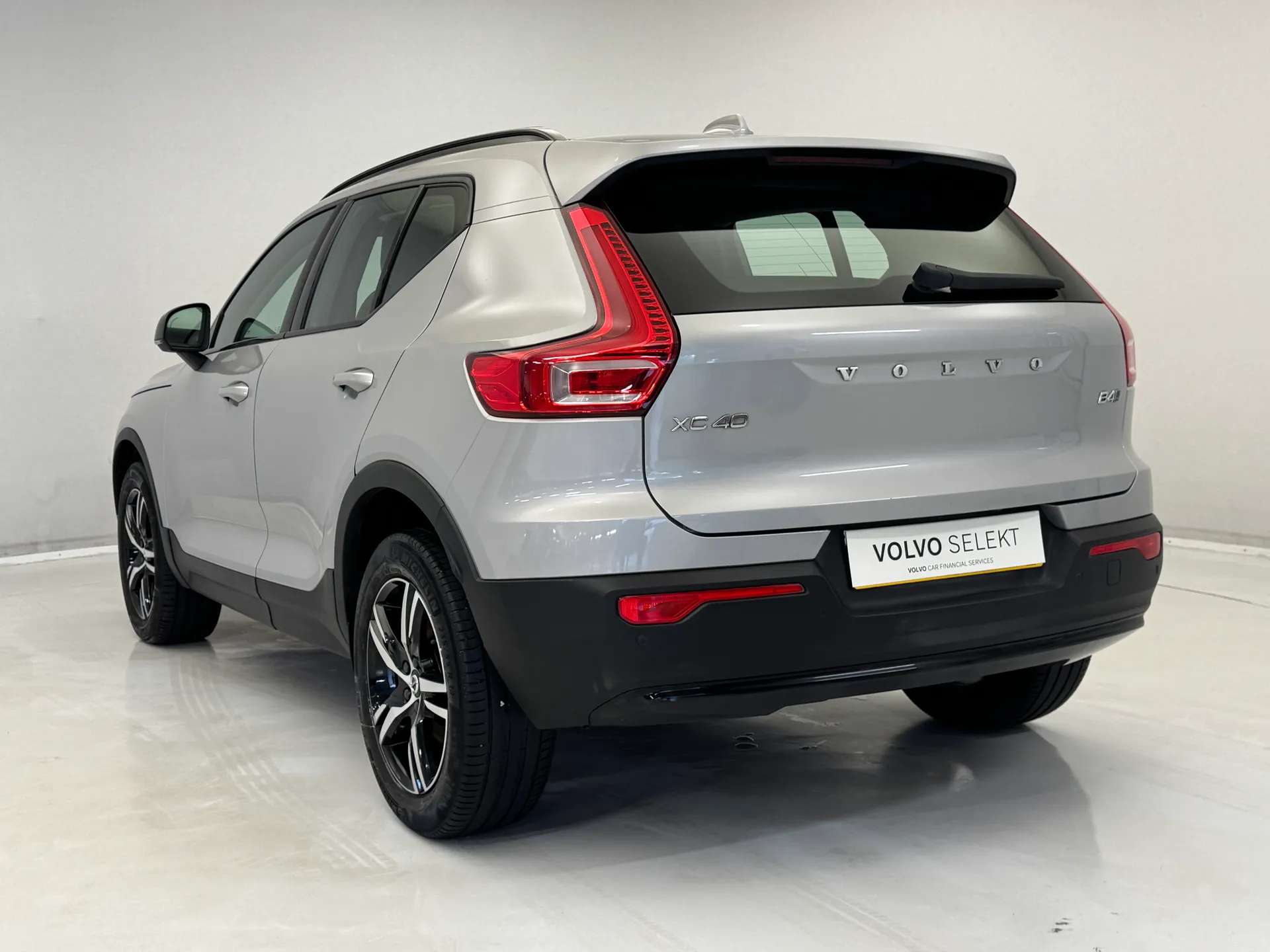 2022 VOLVO XC40 2022 VOLVO XC40
