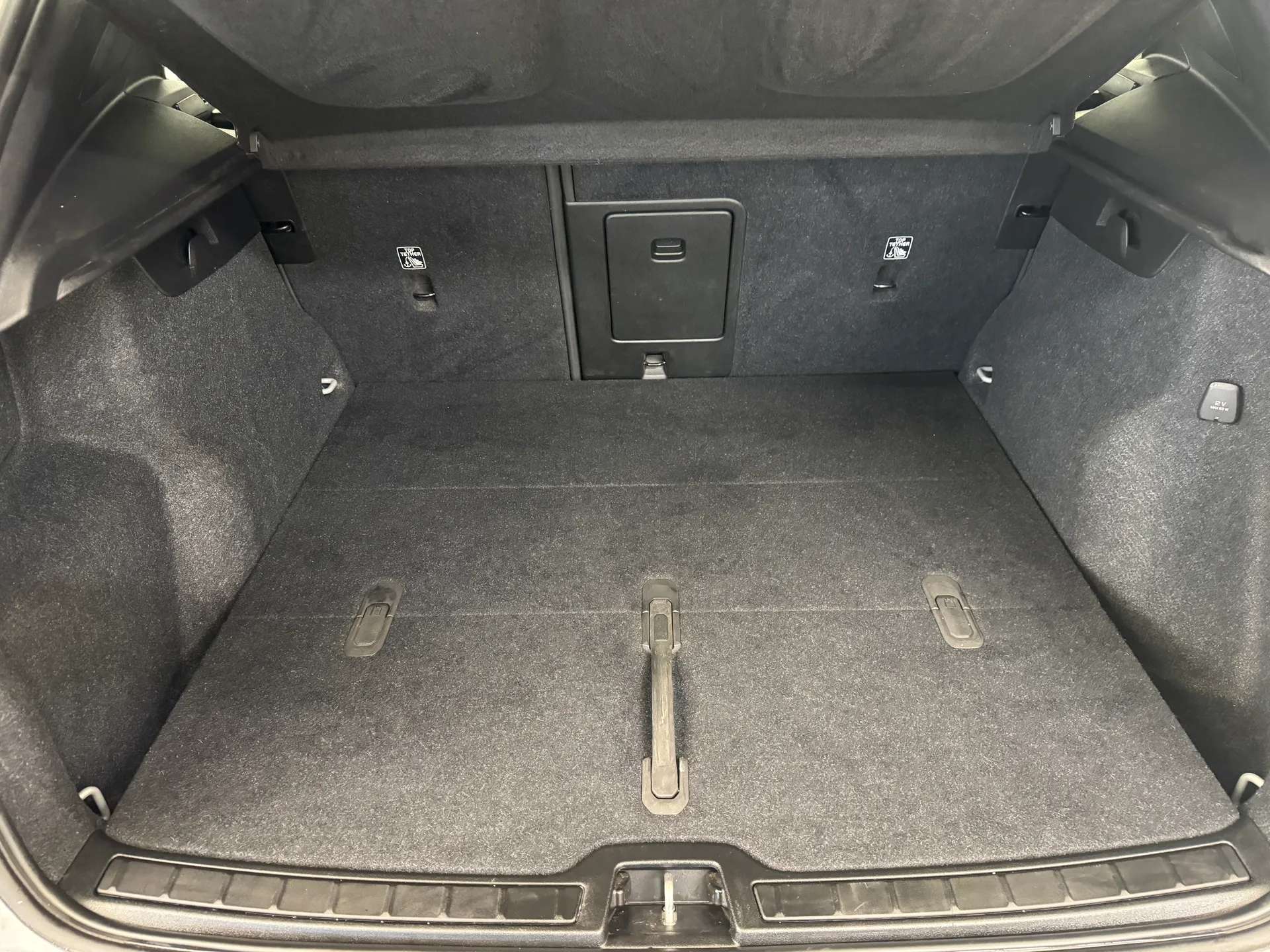 2022 VOLVO XC40 2022 VOLVO XC40