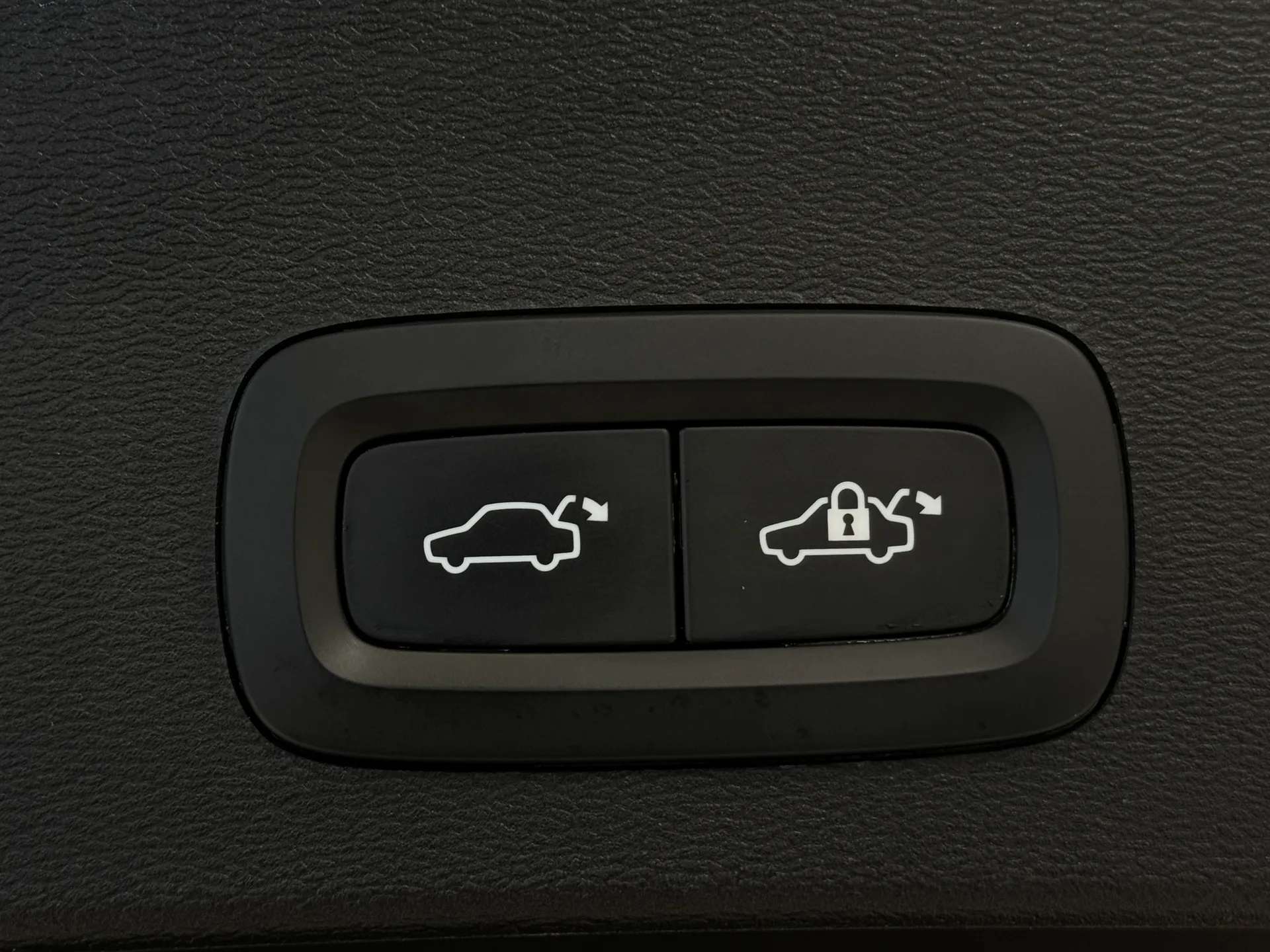 2022 VOLVO XC40 2022 VOLVO XC40