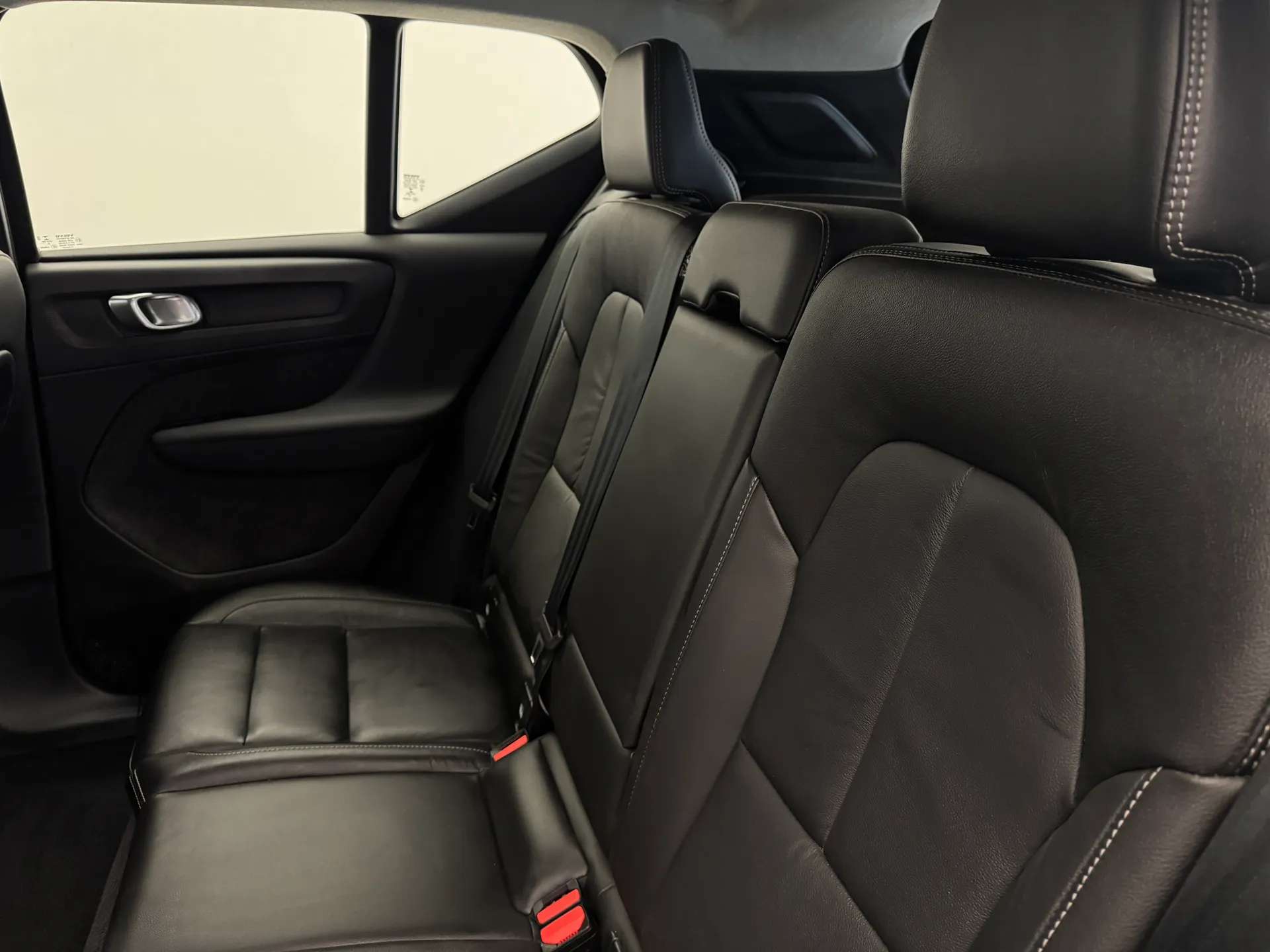 2022 VOLVO XC40 2022 VOLVO XC40