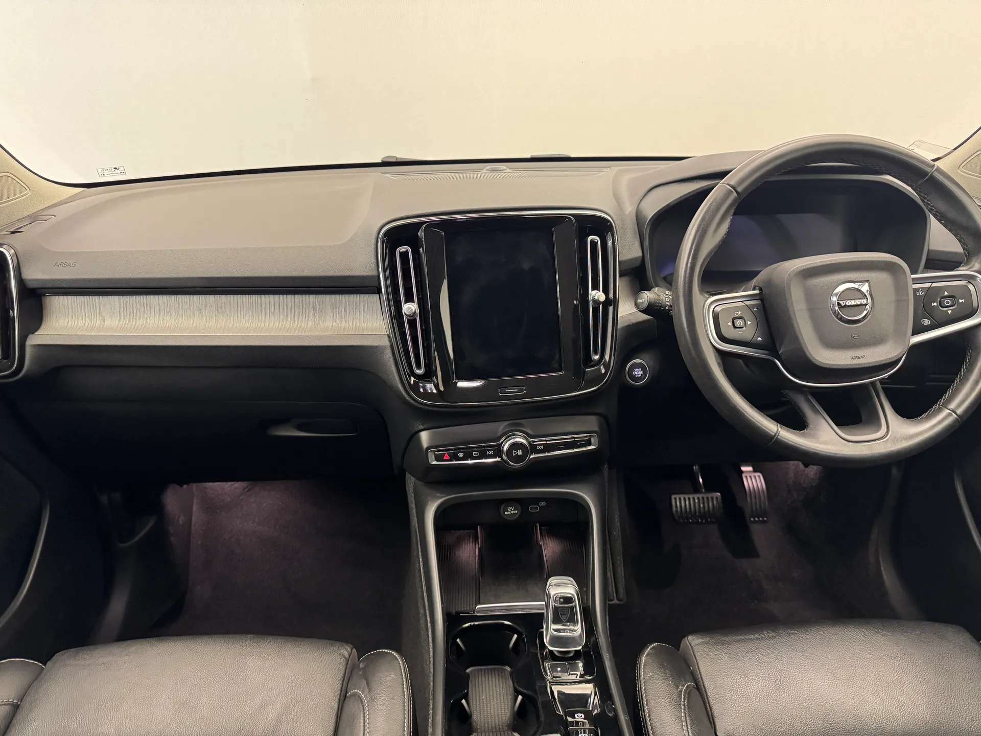 2022 VOLVO XC40 2022 VOLVO XC40