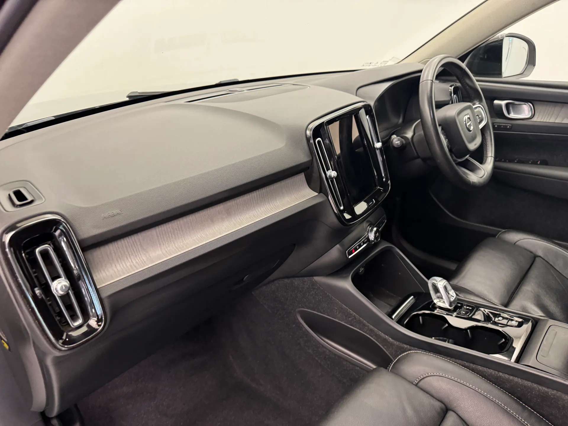 2022 VOLVO XC40 2022 VOLVO XC40