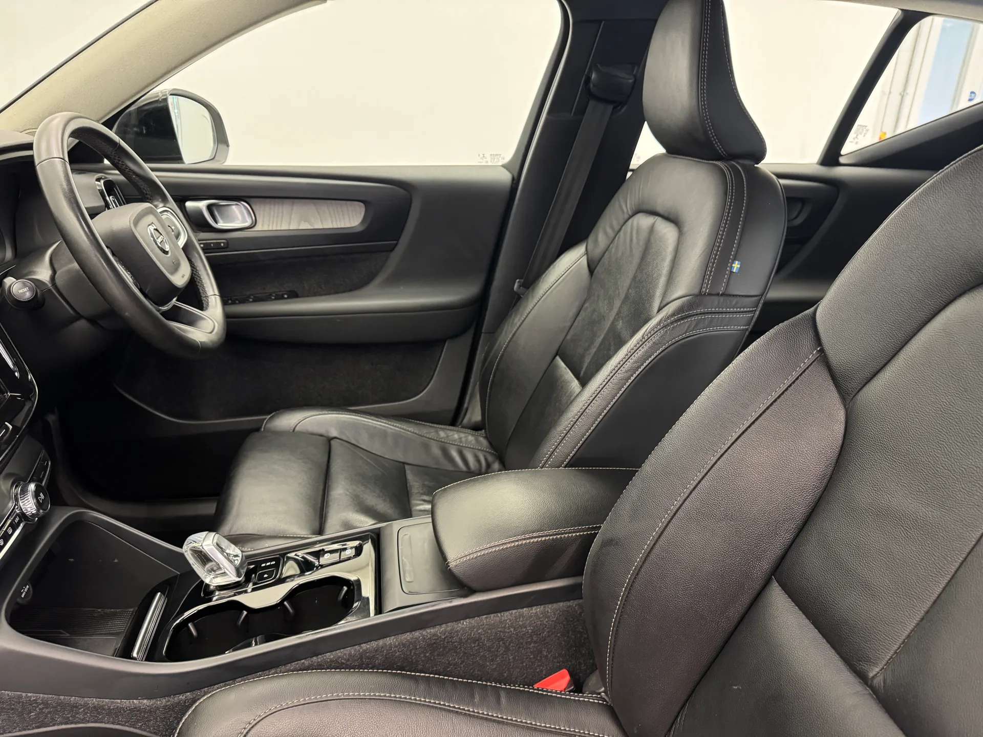 2022 VOLVO XC40 2022 VOLVO XC40