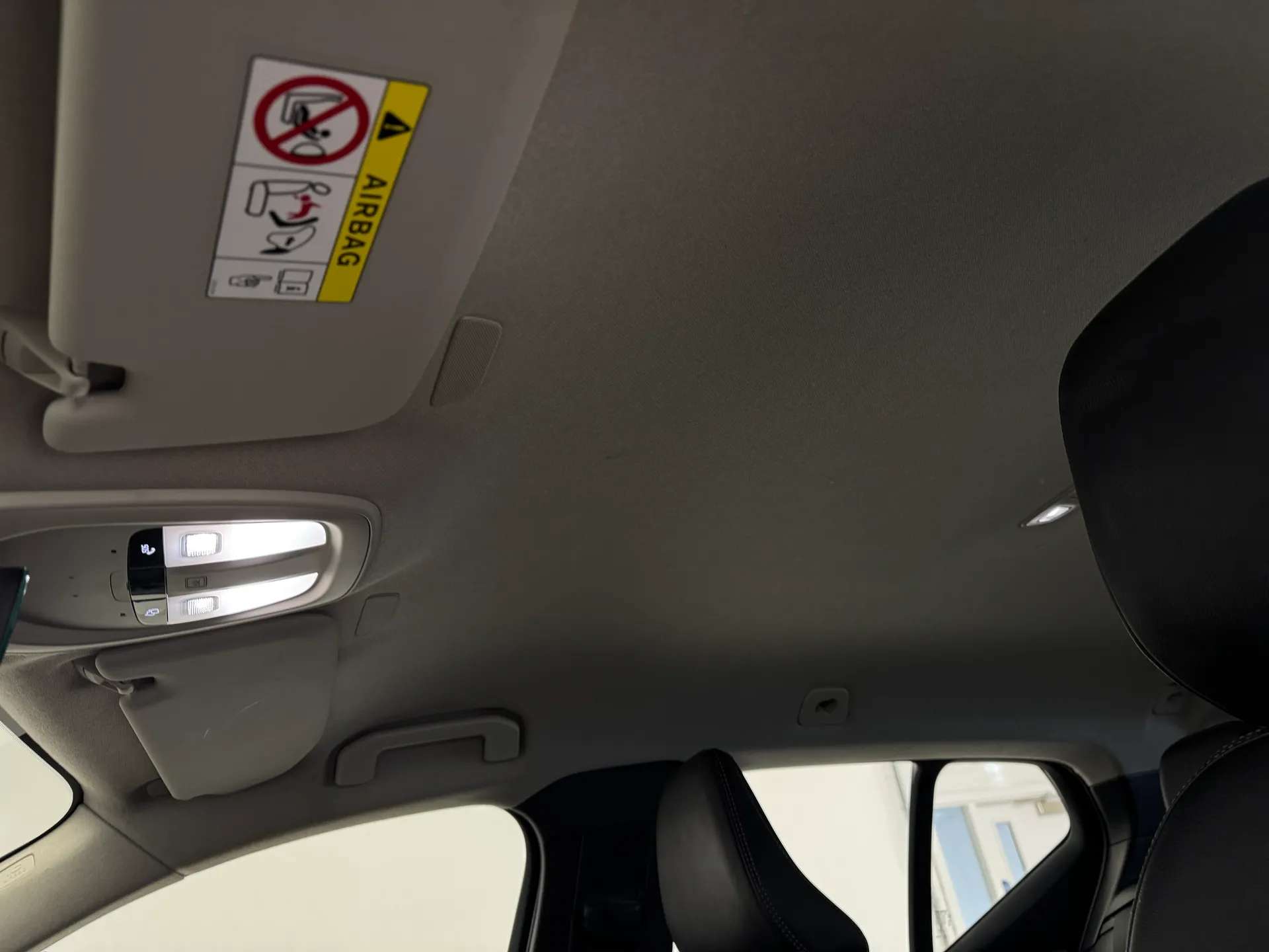 2022 VOLVO XC40 2022 VOLVO XC40
