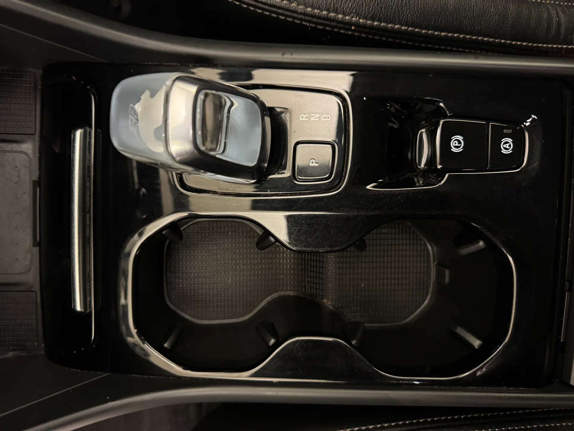 2022 VOLVO XC40 2022 VOLVO XC40