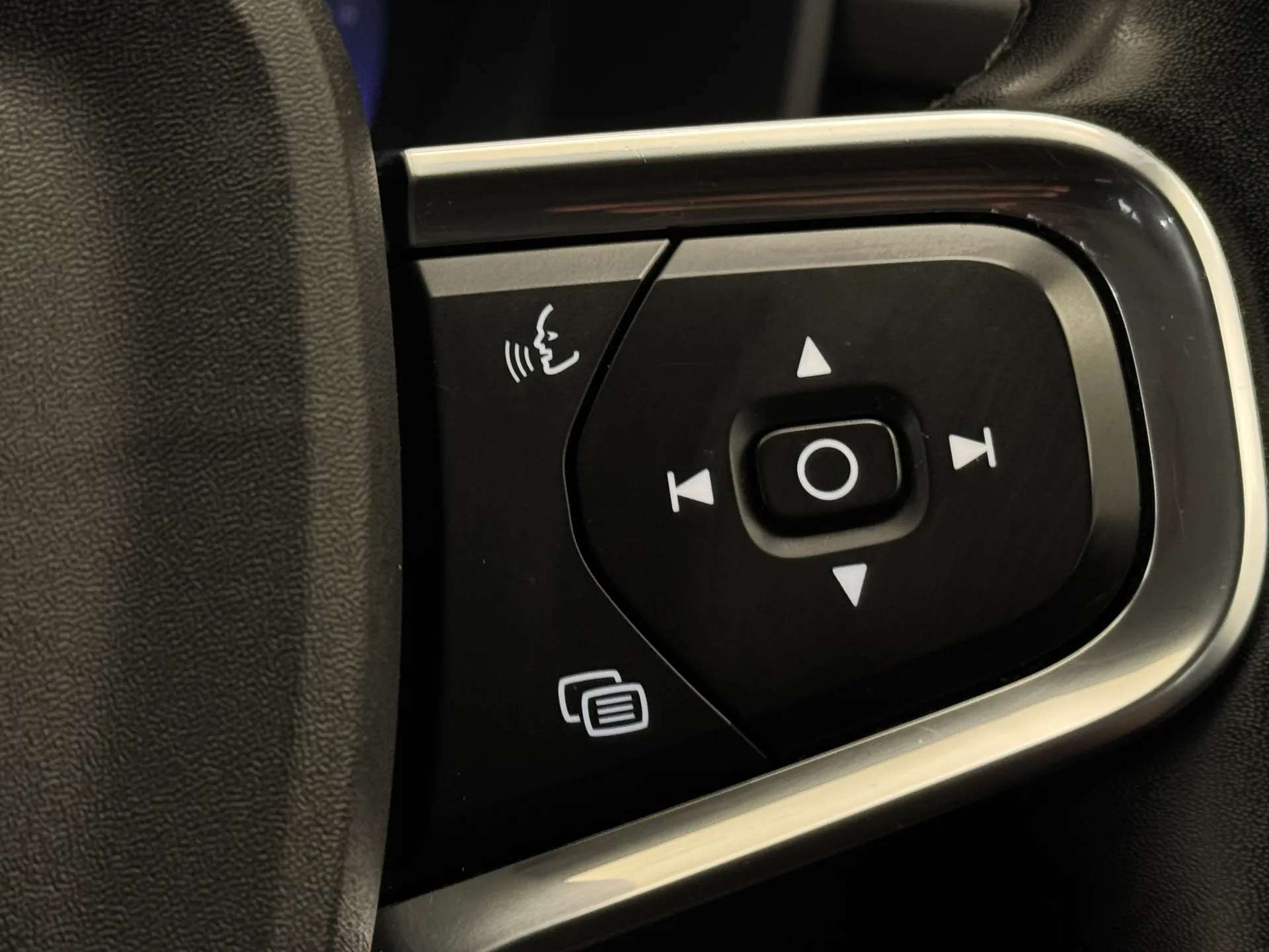 2022 VOLVO XC40 2022 VOLVO XC40