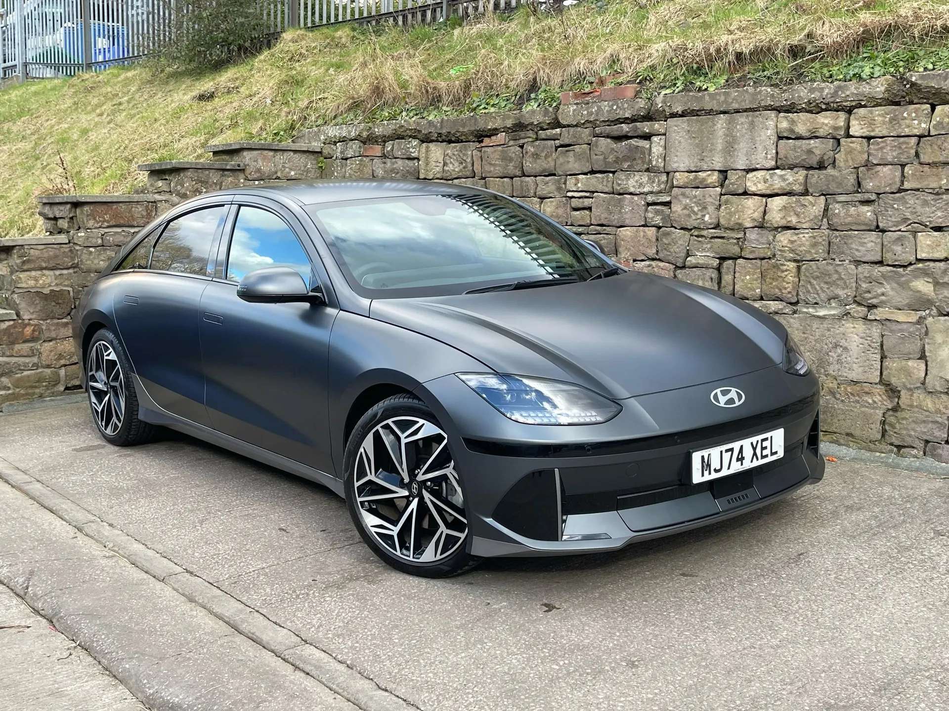 A 2024 HYUNDAI IONIQ 6 168kW Premium 77kWh 4dr Auto âCAMERAâSENSORSâHEATED SEATSâ A 2024 HYUNDAI IONIQ 6 168kW Premium 77kWh 4dr Auto âCAMERAâSENSORSâHEATED SEATSâ