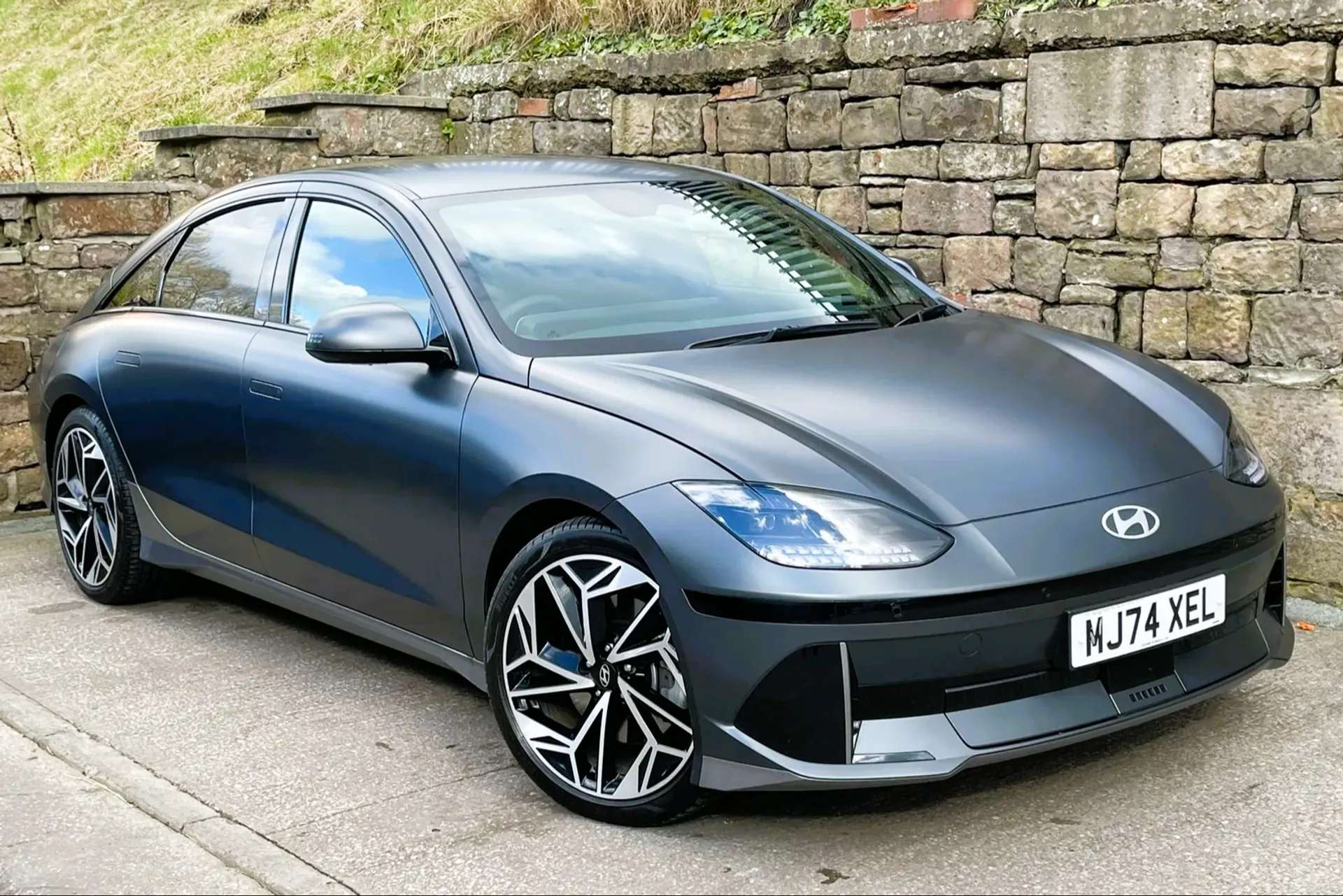 A 2024 HYUNDAI IONIQ 6 168kW Premium 77kWh 4dr Auto âCAMERAâSENSORSâHEATED SEATSâ A 2024 HYUNDAI IONIQ 6 168kW Premium 77kWh 4dr Auto âCAMERAâSENSORSâHEATED SEATSâ