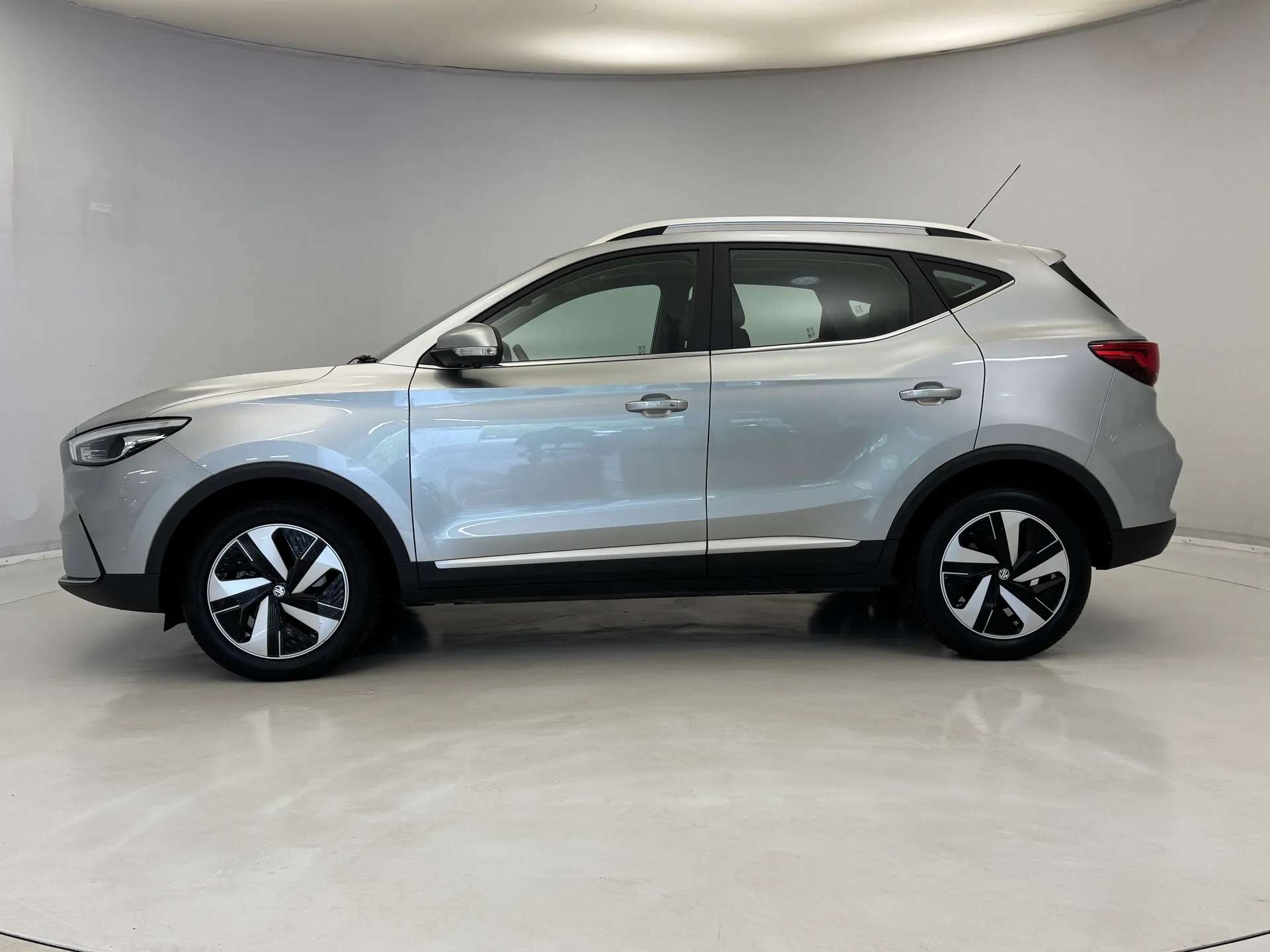 A 2021 MG MOTOR UK ZS 115kW Trophy EV Long Range 73kWh 5dr Auto ð¢ LONG RANGE / GLASS ROOF ð¢ A 2021 MG MOTOR UK ZS 115kW Trophy EV Long Range 73kWh 5dr Auto ð¢ LONG RANGE / GLASS ROOF ð¢