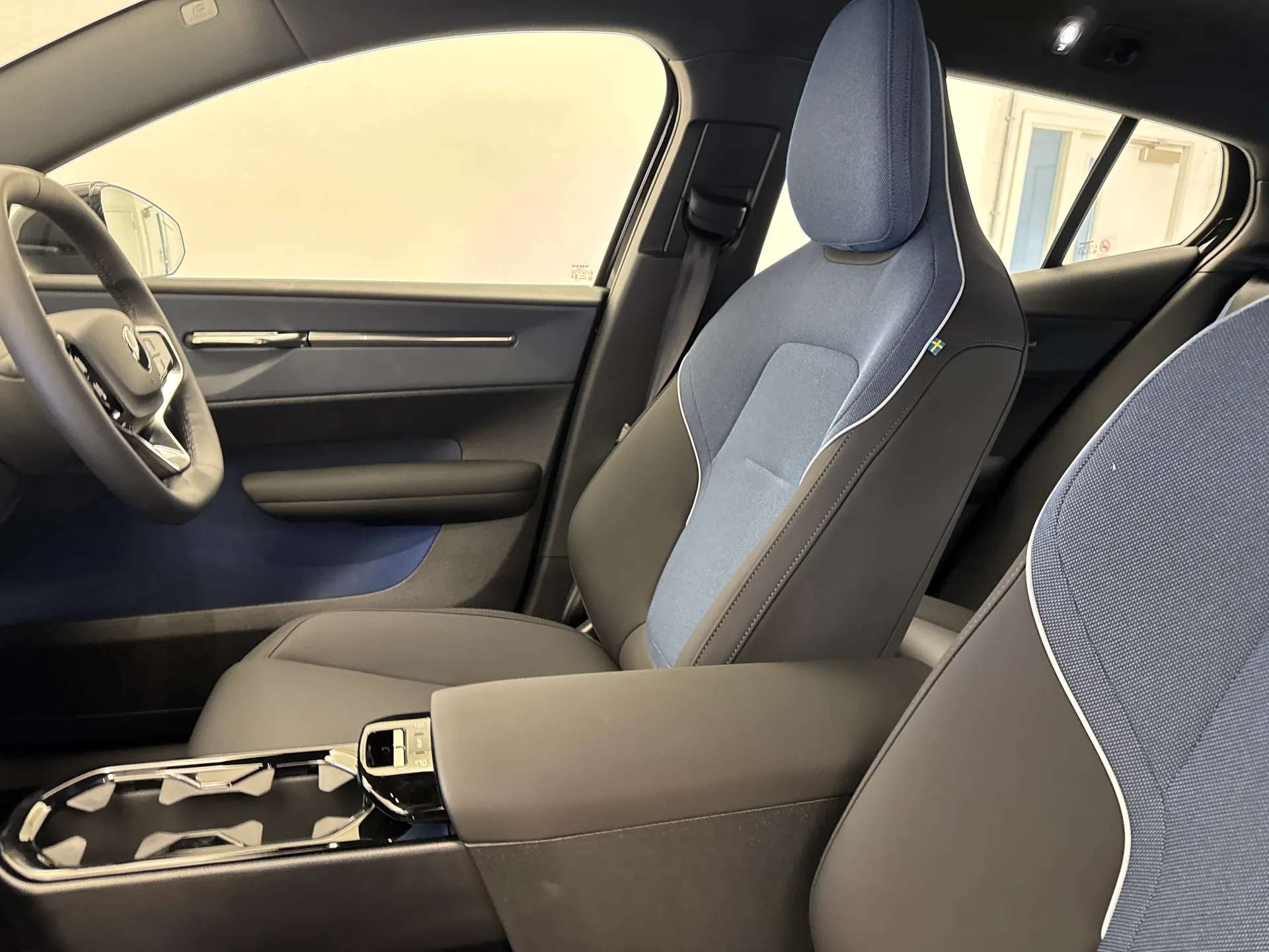 2025 VOLVO EX30 2025 VOLVO EX30