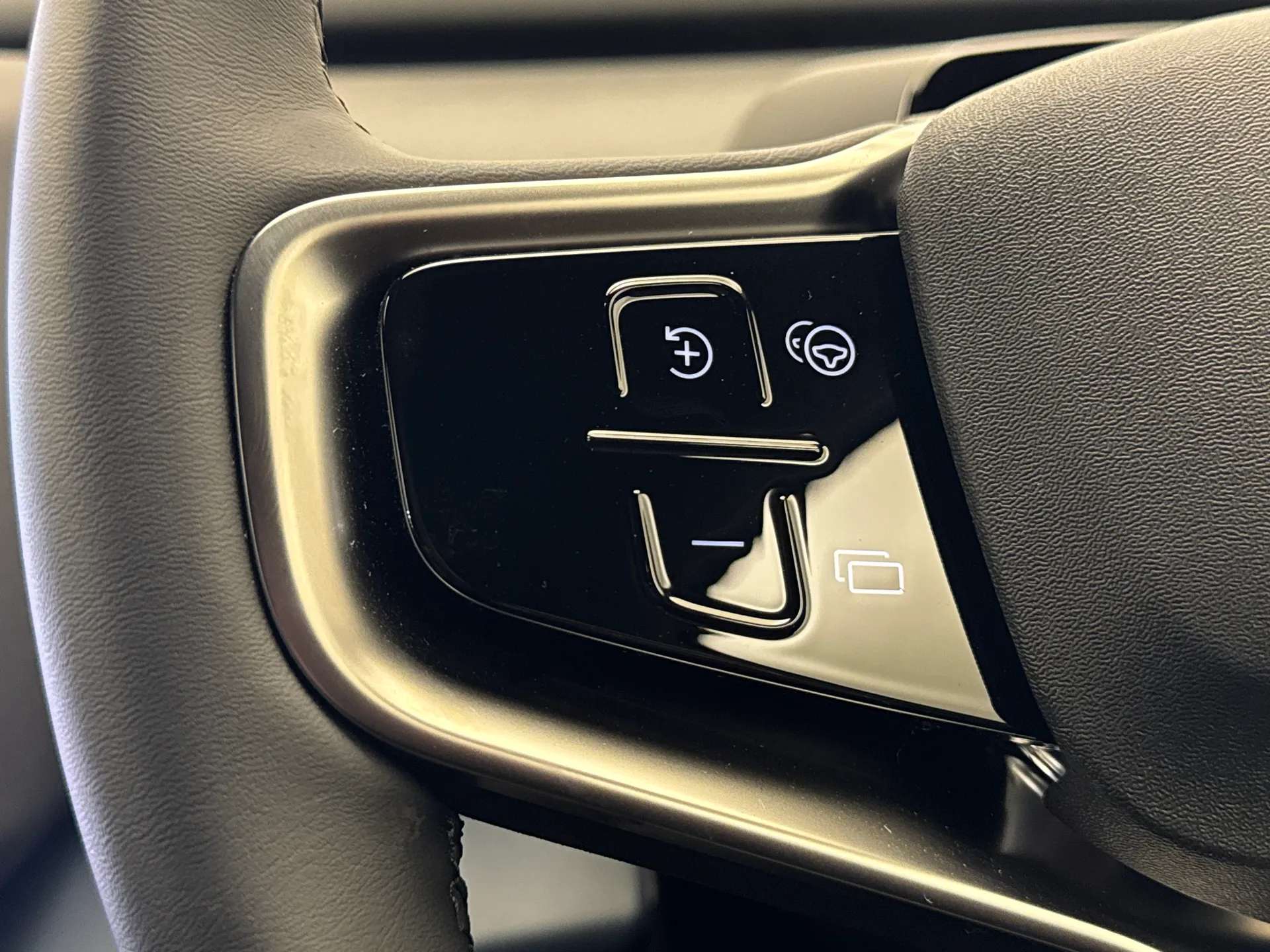 2025 VOLVO EX30 2025 VOLVO EX30