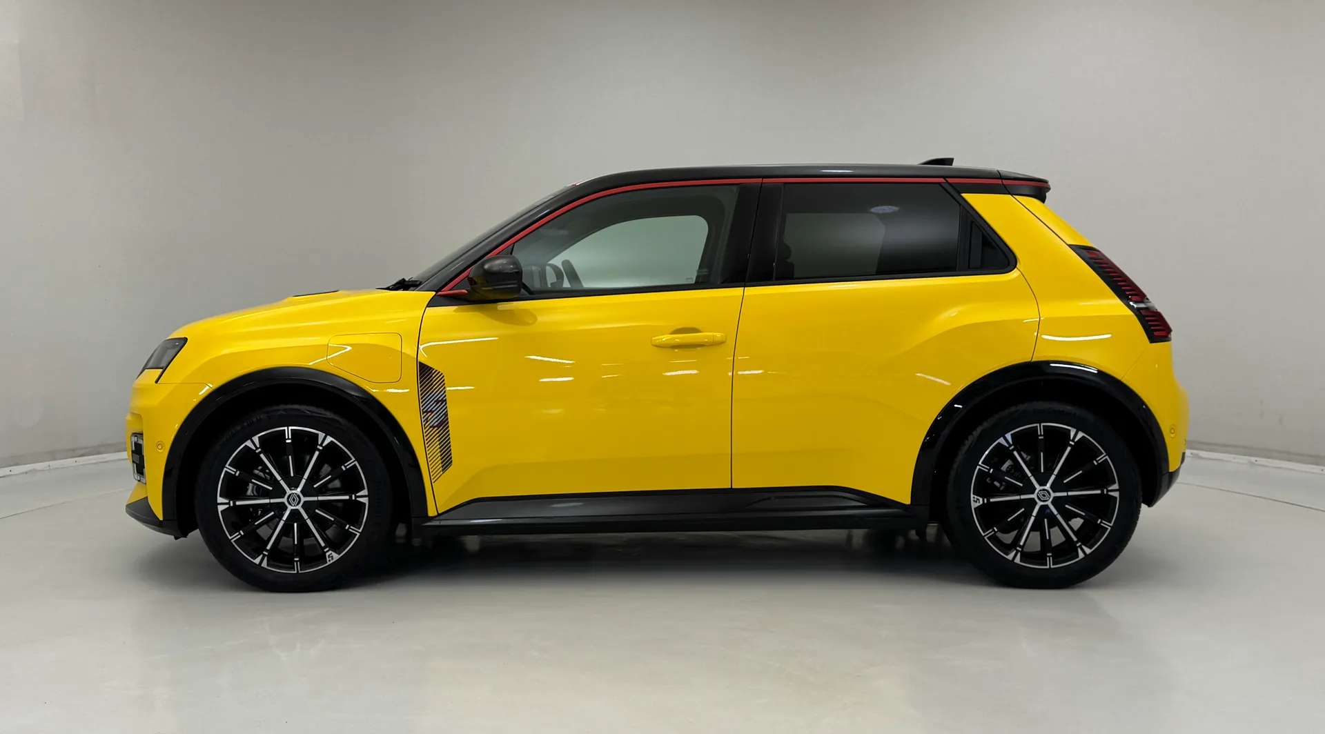 A 2025 RENAULT 5 110kW Iconic Five Comfort Range 52kWh 5dr Auto A 2025 RENAULT 5 110kW Iconic Five Comfort Range 52kWh 5dr Auto