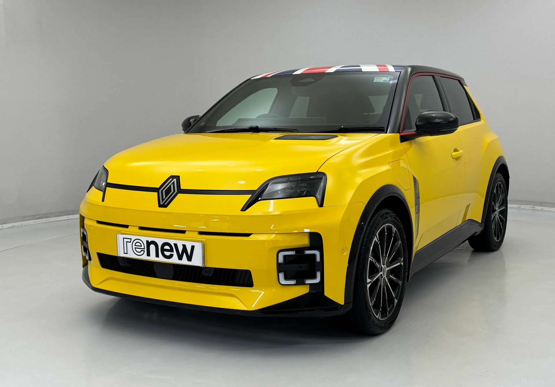A 2025 RENAULT 5 110kW Iconic Five Comfort Range 52kWh 5dr Auto A 2025 RENAULT 5 110kW Iconic Five Comfort Range 52kWh 5dr Auto