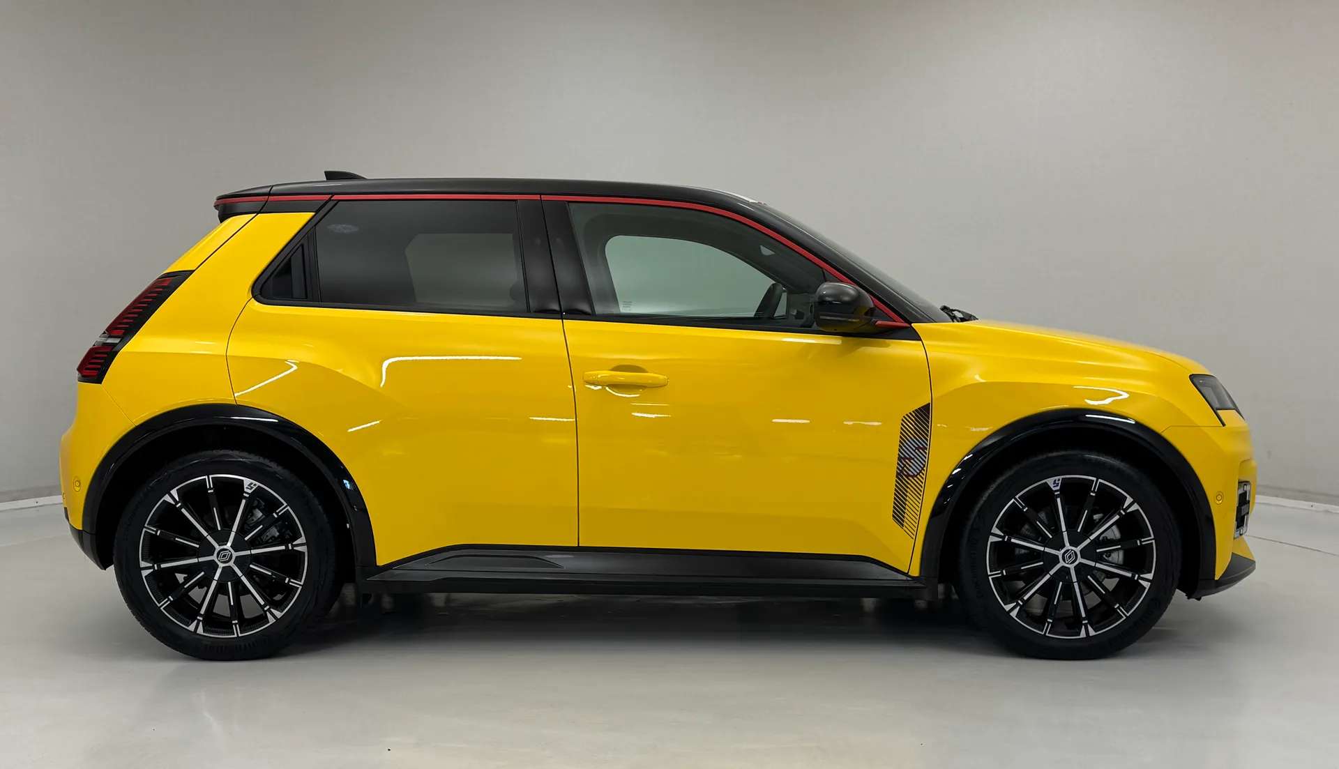 2025 RENAULT 5 2025 RENAULT 5