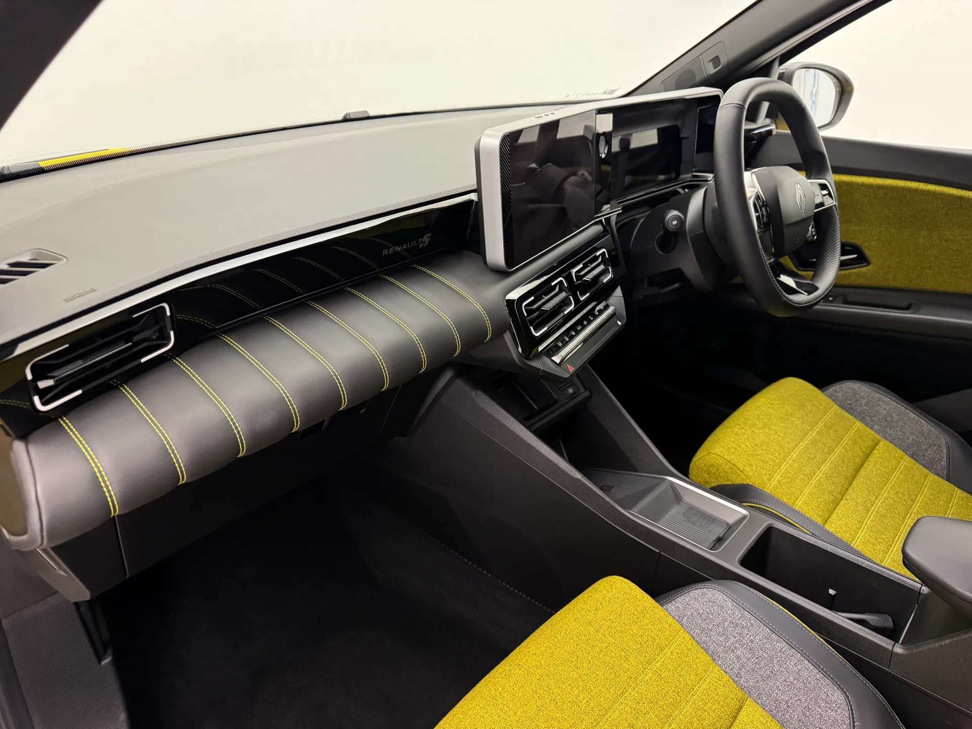 2025 RENAULT 5 2025 RENAULT 5