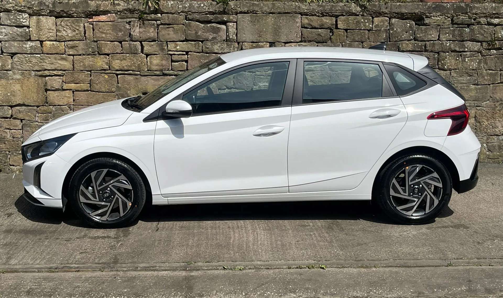 A 2026 HYUNDAI I20 1.0T GDi 90 Element 5dr DCT âAUTOâCAMERAâNAVâ A 2026 HYUNDAI I20 1.0T GDi 90 Element 5dr DCT âAUTOâCAMERAâNAVâ
