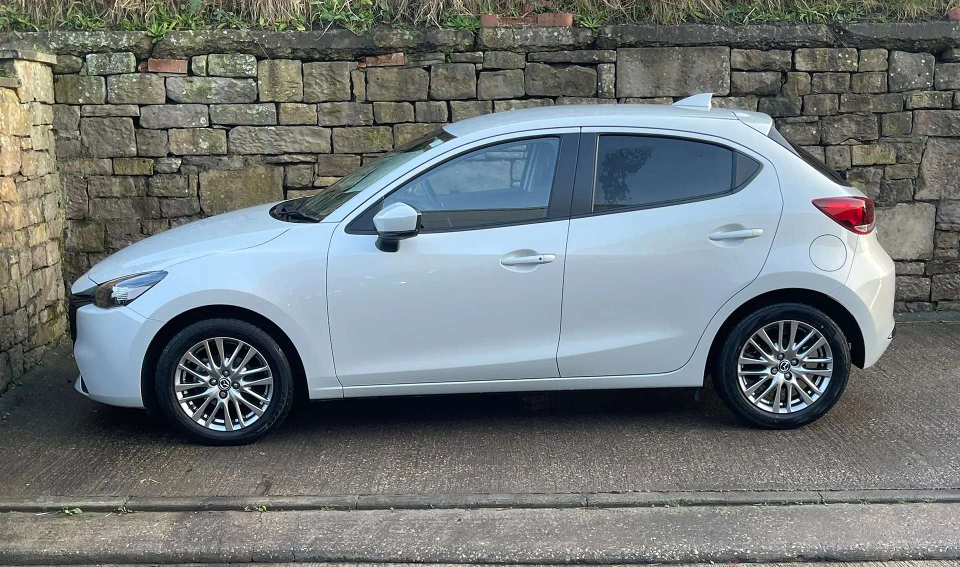 A 2023 MAZDA MAZDA2 1.5 Skyactiv G Exclusive-Line 5dr Auto âSAT NAVâCRUISE CONTROLâ A 2023 MAZDA MAZDA2 1.5 Skyactiv G Exclusive-Line 5dr Auto âSAT NAVâCRUISE CONTROLâ