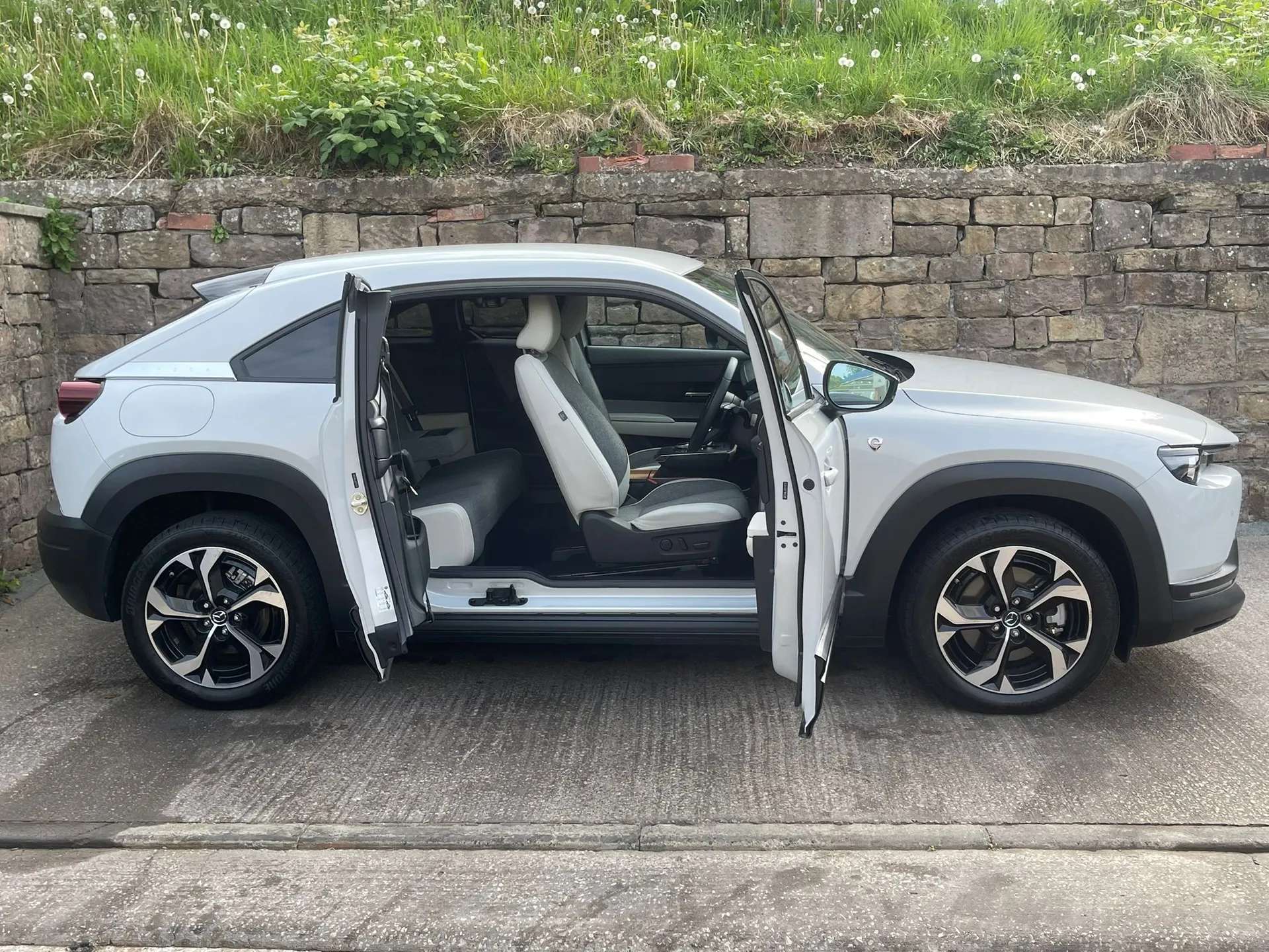 2025 MAZDA MX-30 2025 MAZDA MX-30