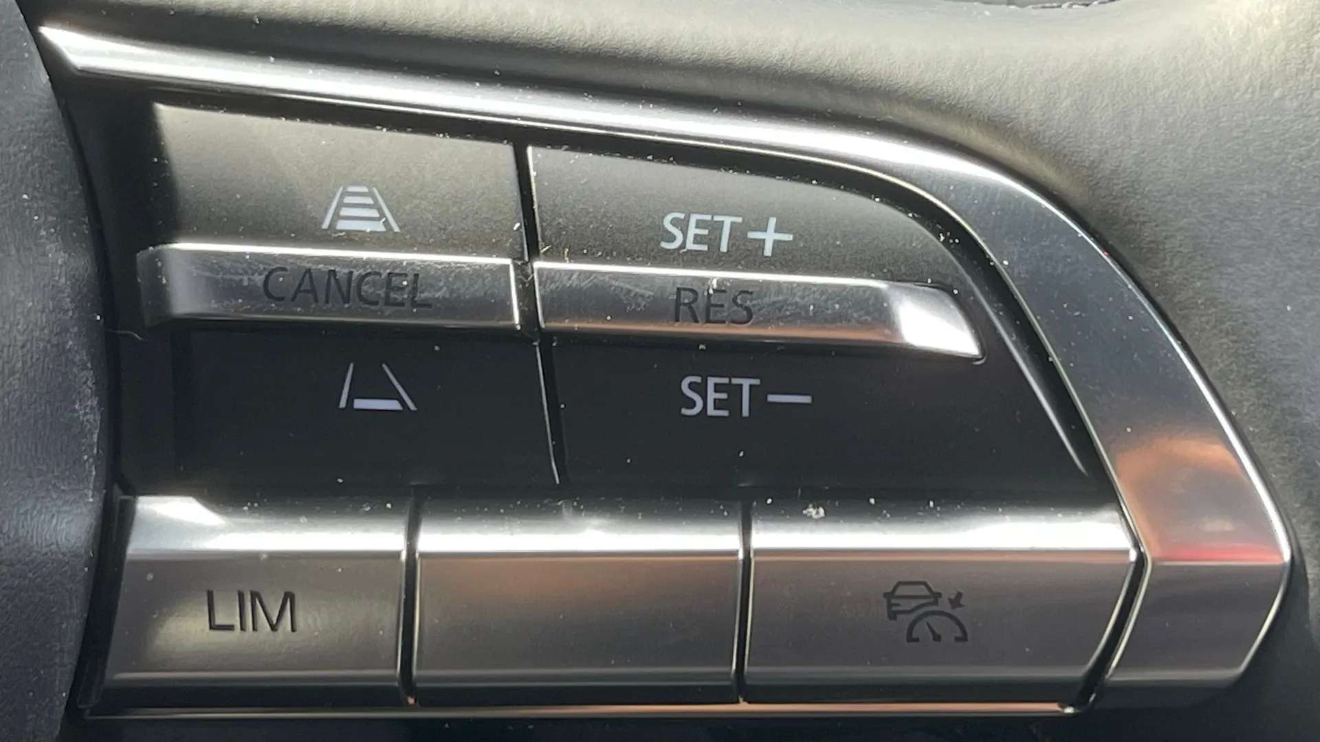 2025 MAZDA MX-30 2025 MAZDA MX-30