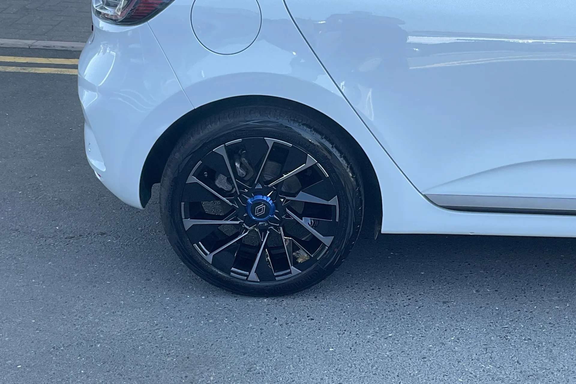 A 2025 RENAULT CLIO 1.6 E-TECH full hybrid 145 Esprit Alpine 5dr Auto A 2025 RENAULT CLIO 1.6 E-TECH full hybrid 145 Esprit Alpine 5dr Auto