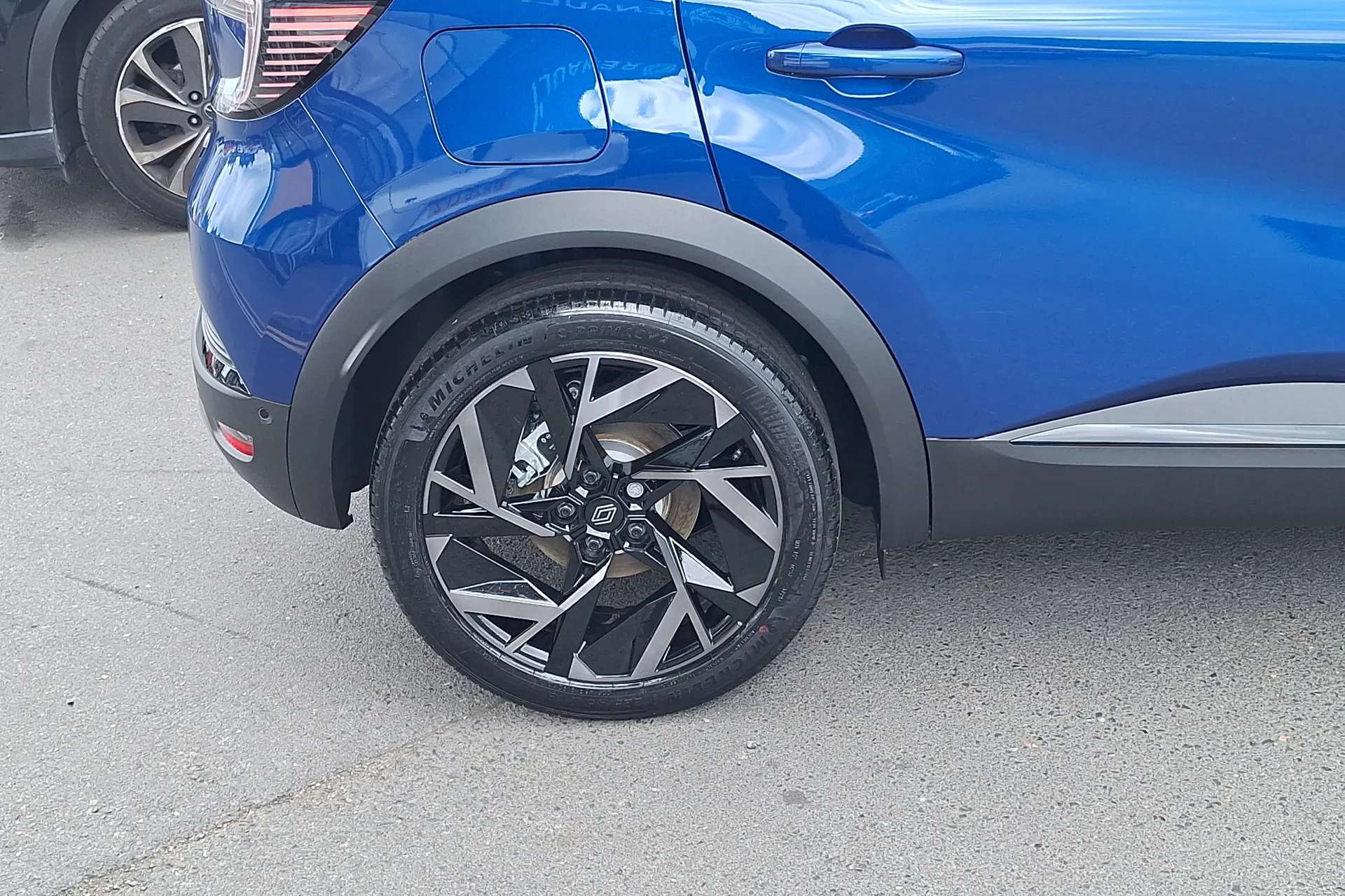 A 2026 RENAULT CAPTUR 1.8 E-Tech Full Hybrid 160 Esprit Alpine 5dr Auto A 2026 RENAULT CAPTUR 1.8 E-Tech Full Hybrid 160 Esprit Alpine 5dr Auto