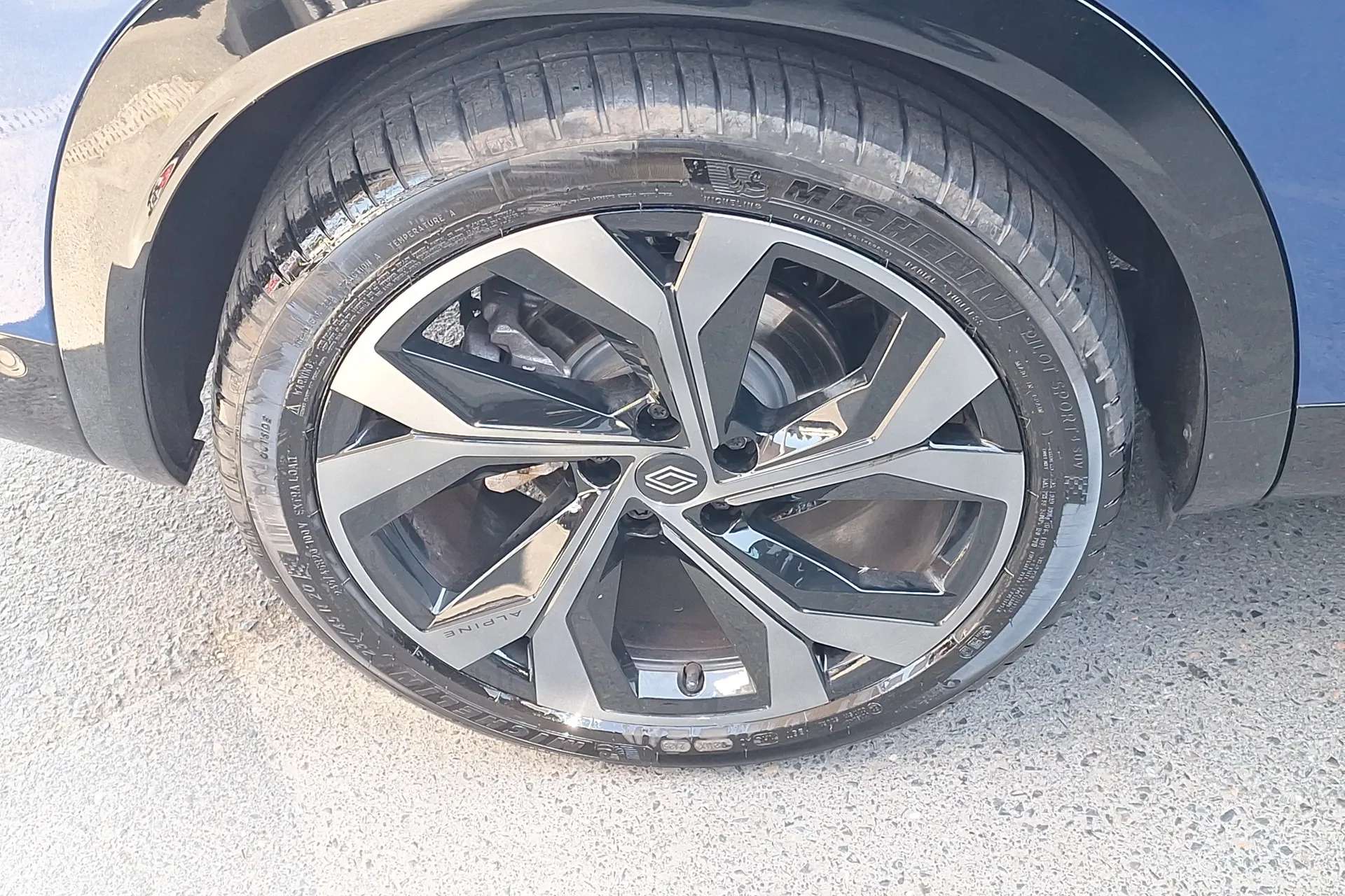 A 2024 RENAULT AUSTRAL E-Tech FHEV Techno Esprit Alpine 5dr Auto A 2024 RENAULT AUSTRAL E-Tech FHEV Techno Esprit Alpine 5dr Auto